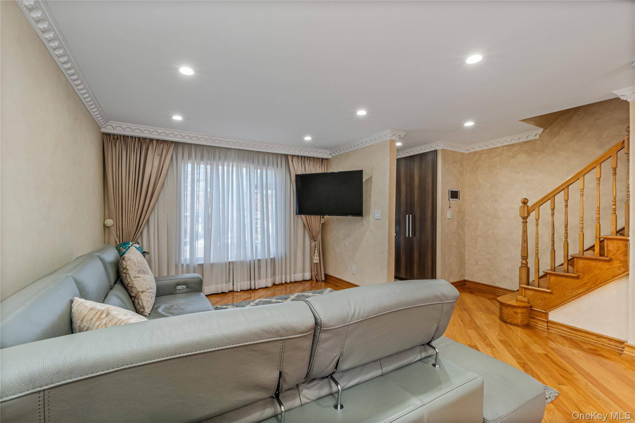 137-66 70th RD, Kew Garden Hills, NY 11367