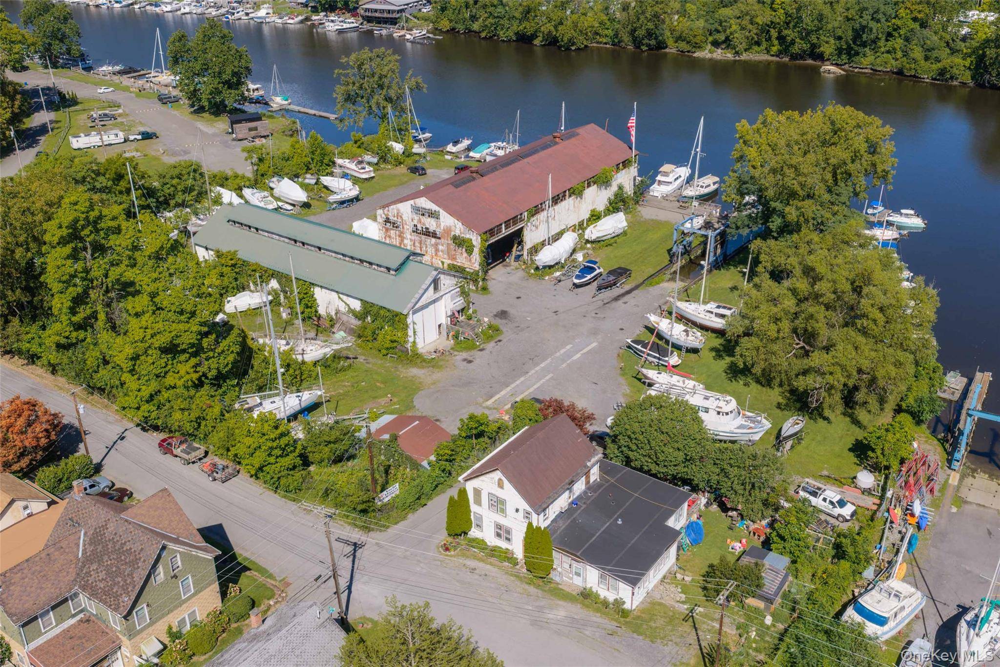 140 1st ST, Esopus, NY 12417