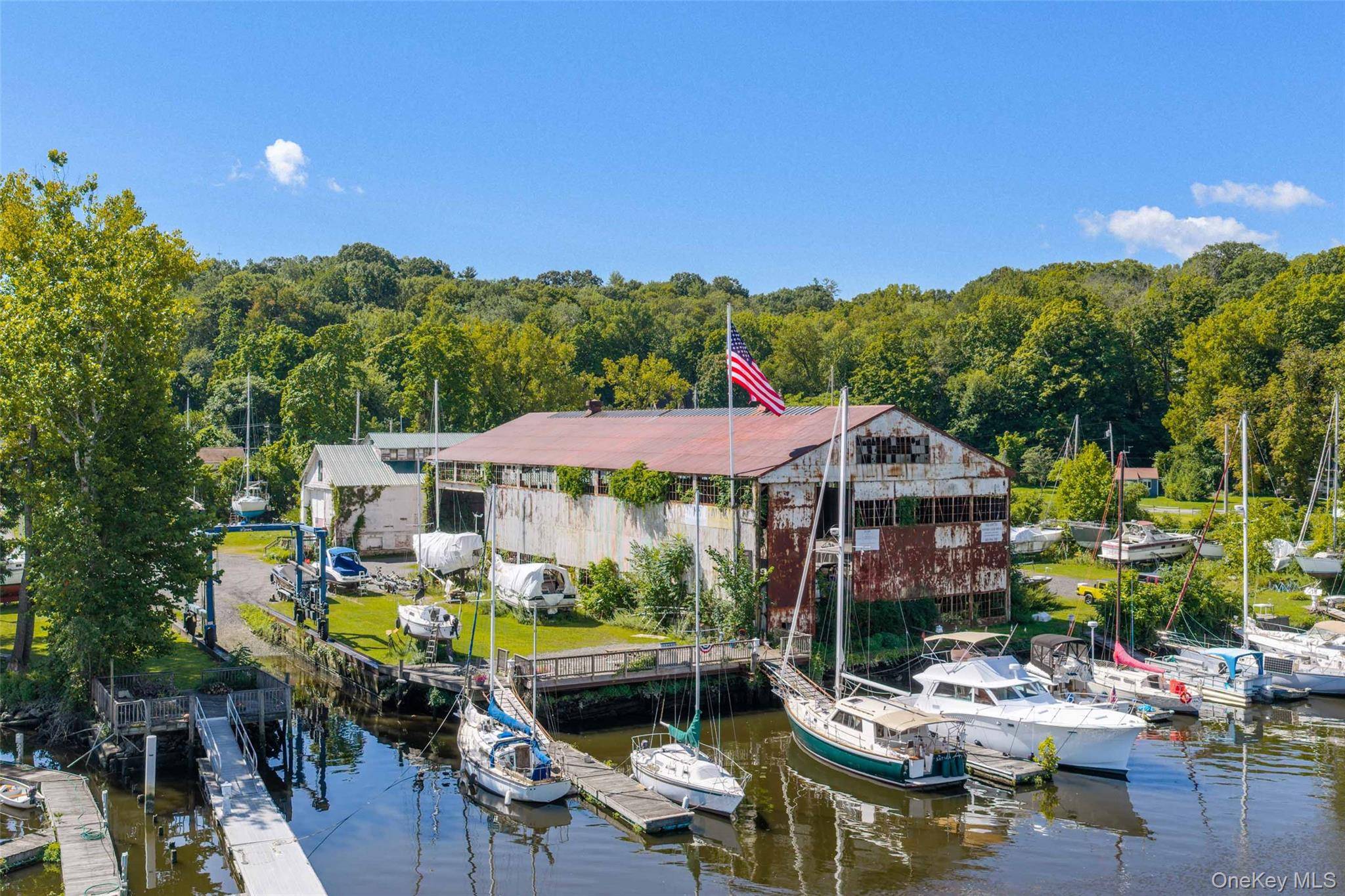 140 1st ST, Esopus, NY 12417
