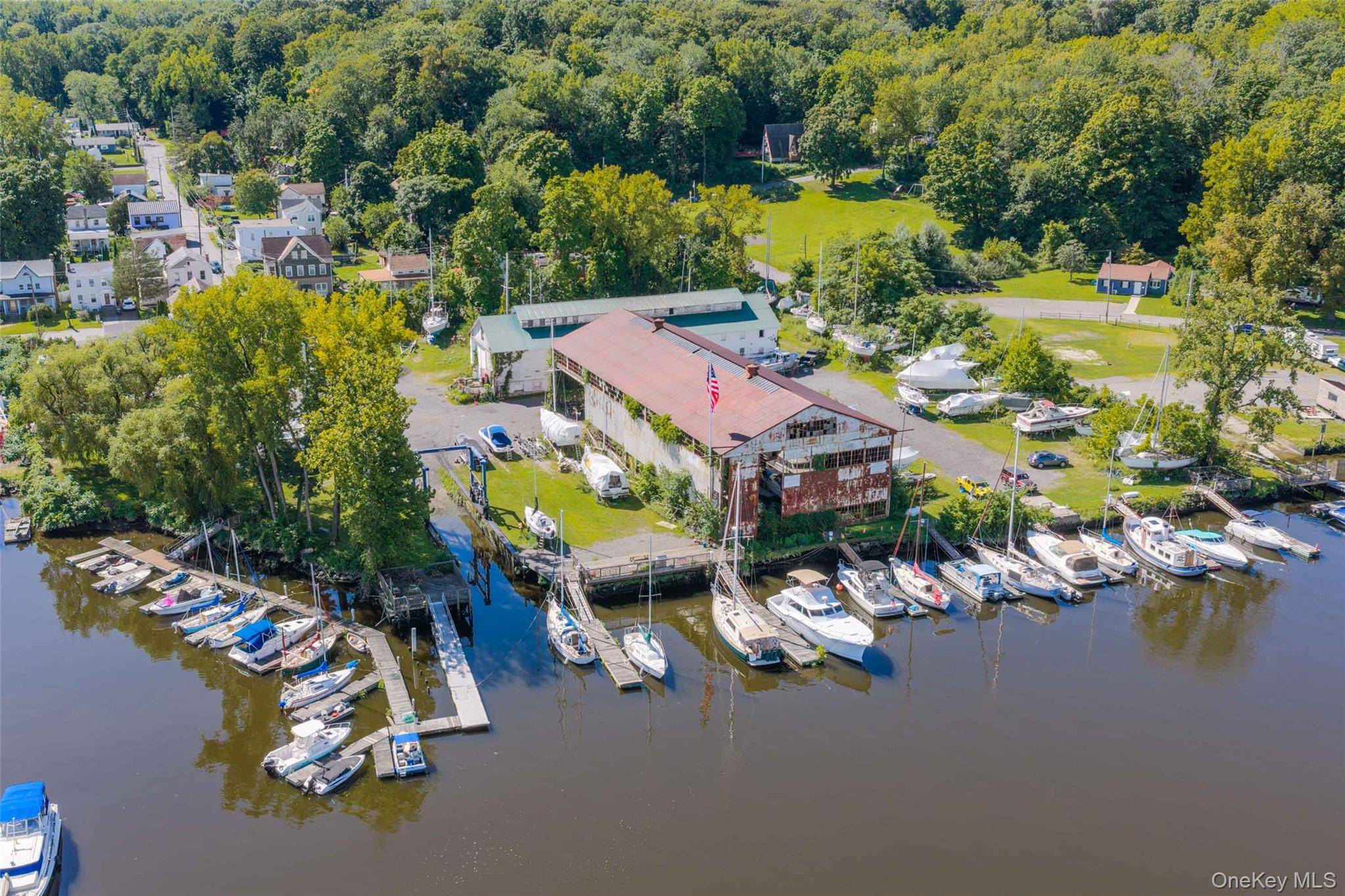 140 1st ST, Esopus, NY 12417
