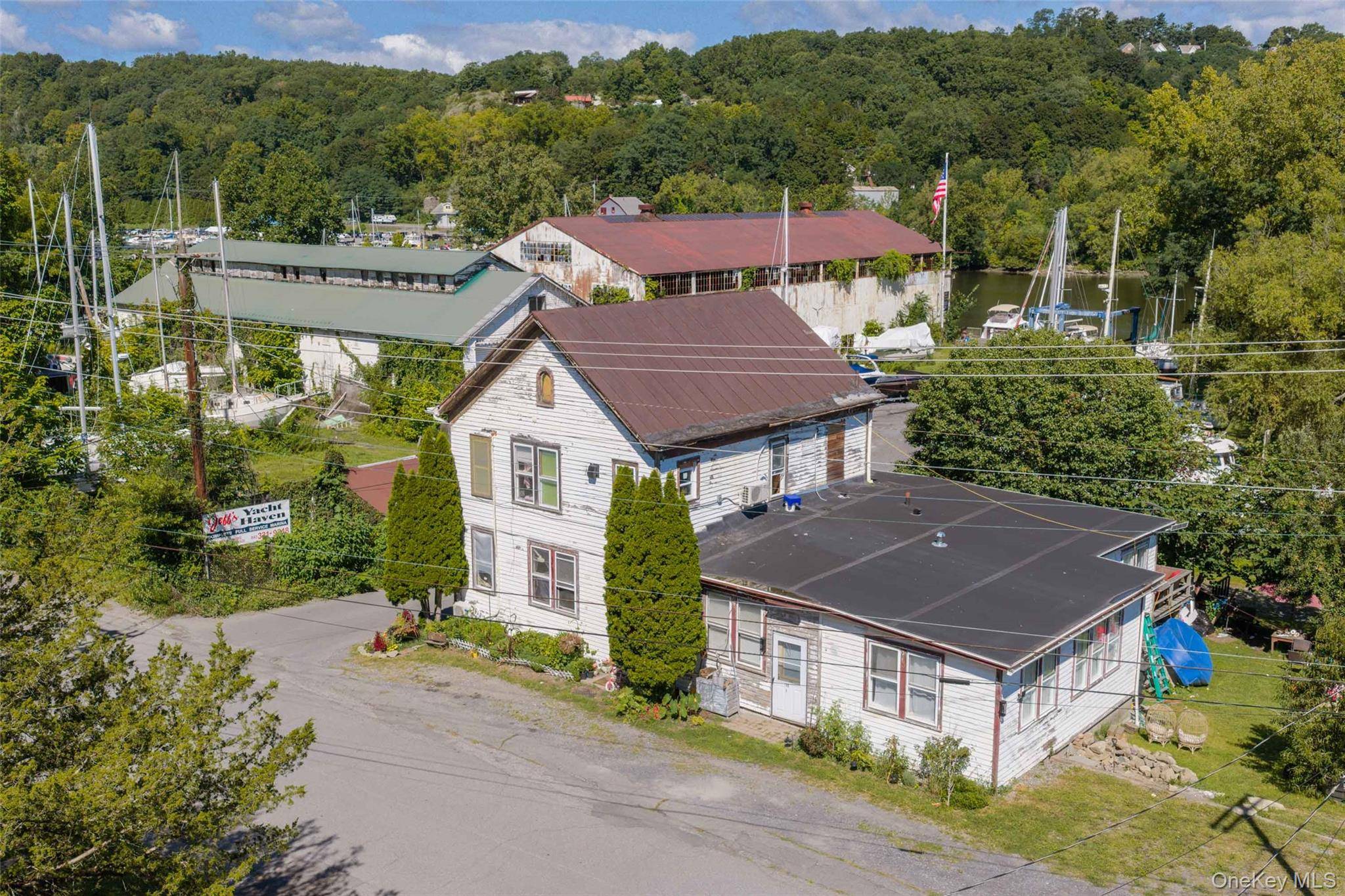140 1st ST, Esopus, NY 12417