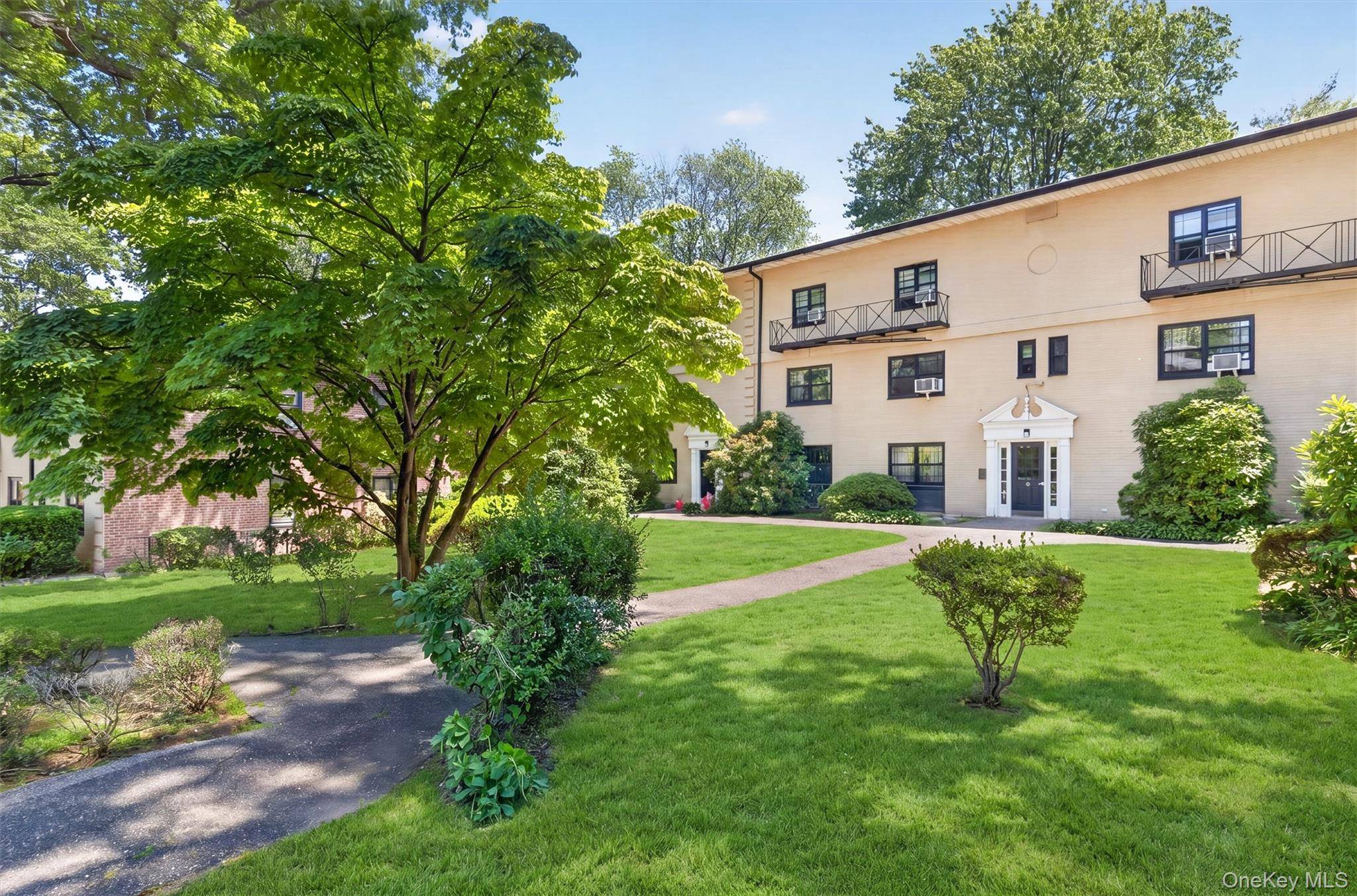 6 Manchester RD #2L, Eastchester, NY 10709
