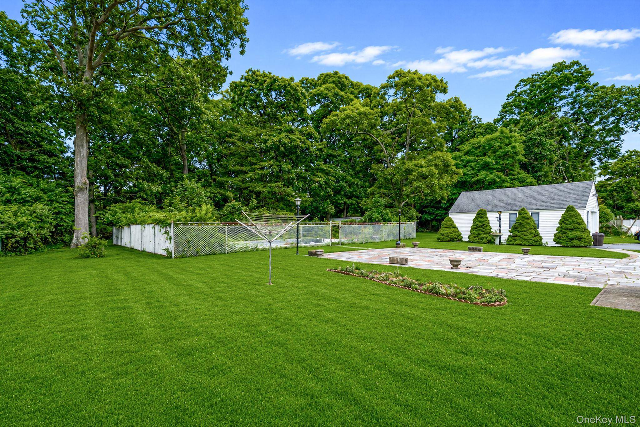 1 E Jackwill RD, East Patchogue, NY 11772