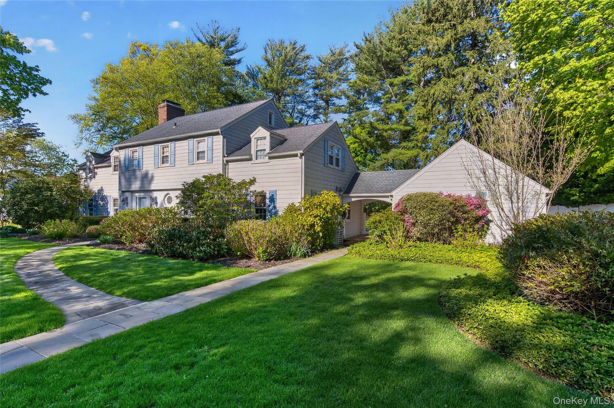 21 Weir LN, Locust Valley, NY 11560
