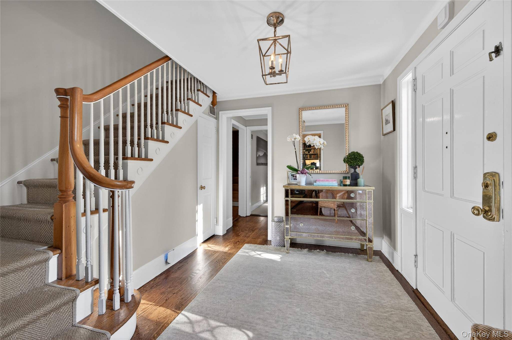 21 Weir LN, Locust Valley, NY 11560