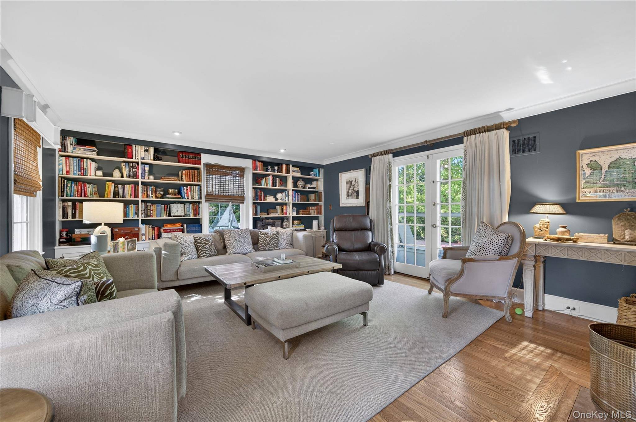 21 Weir LN, Locust Valley, NY 11560