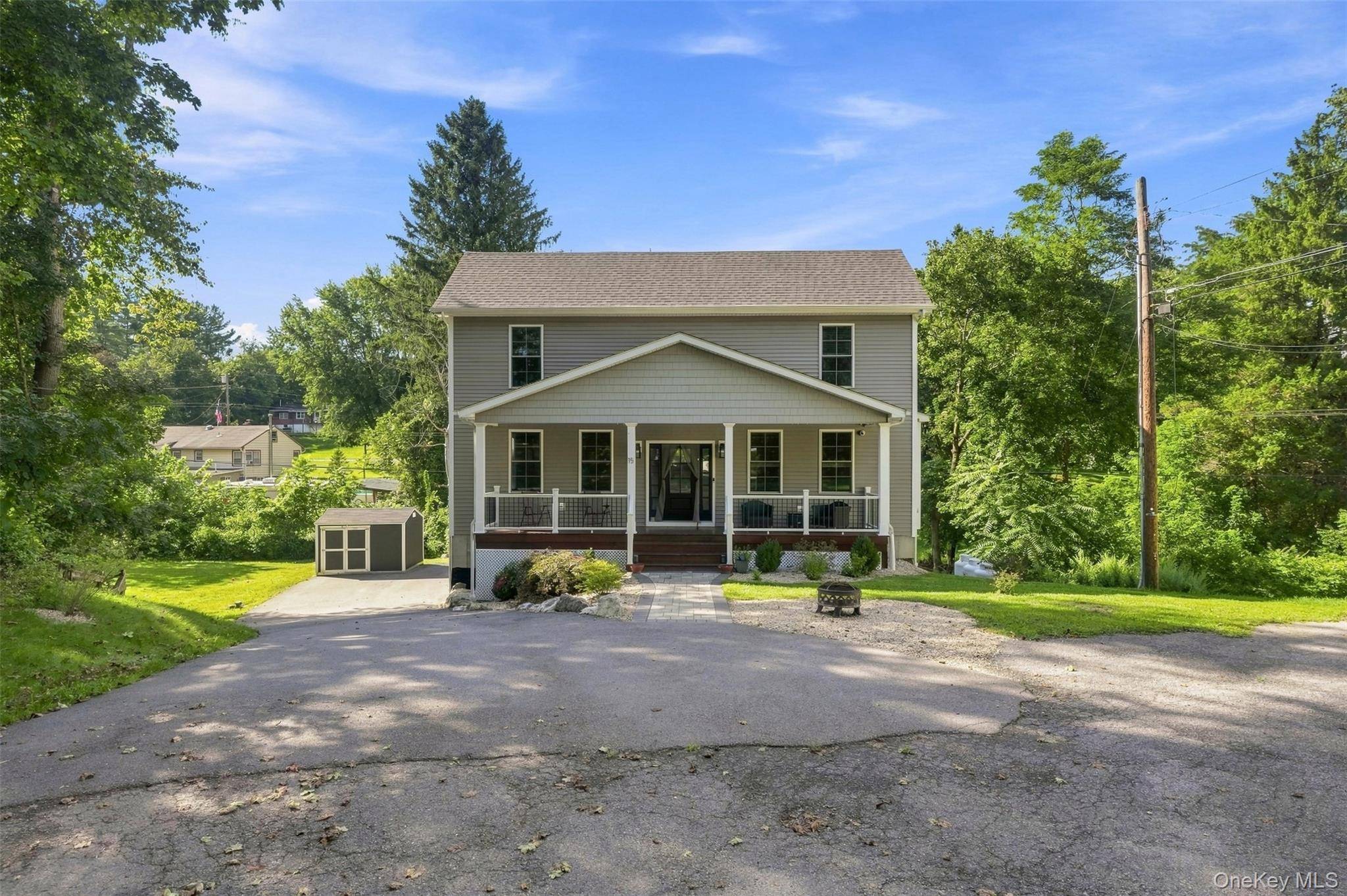 15 Rock Cut LN, Pleasant Valley, NY 12569