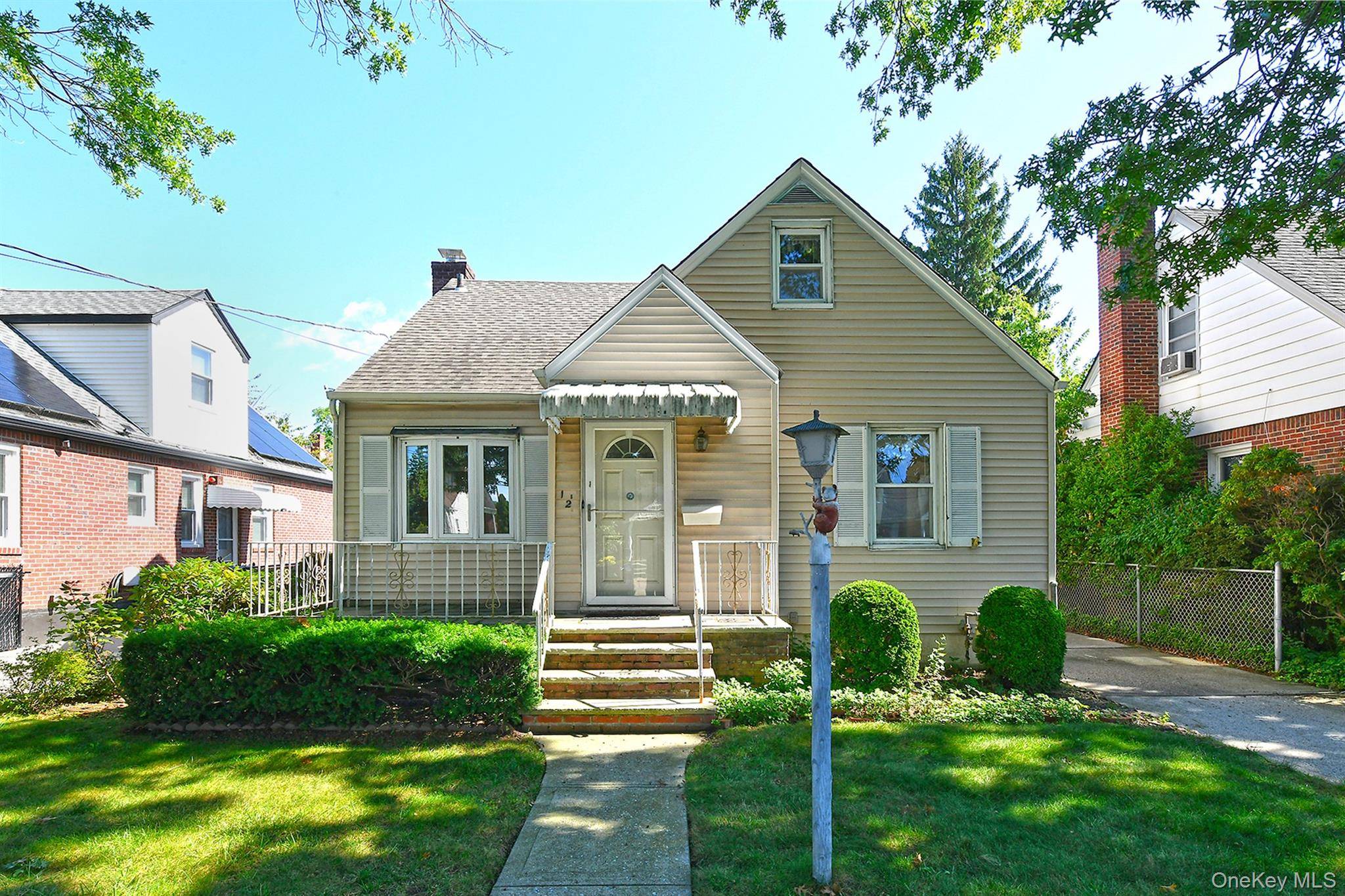 12 Hull AVE, New Hyde Park, NY 11040