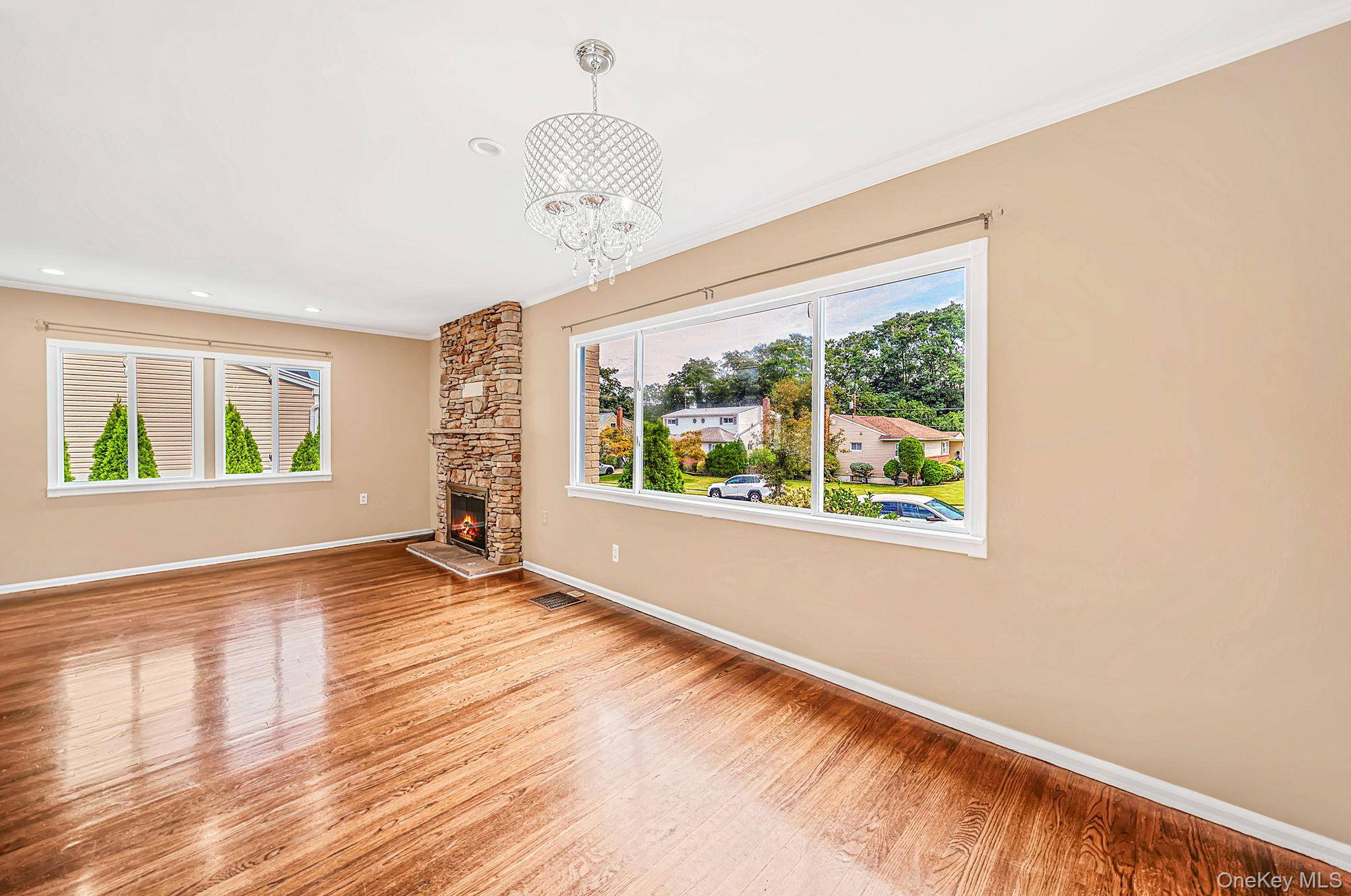 5 Willets DR, Syosset, NY 11791