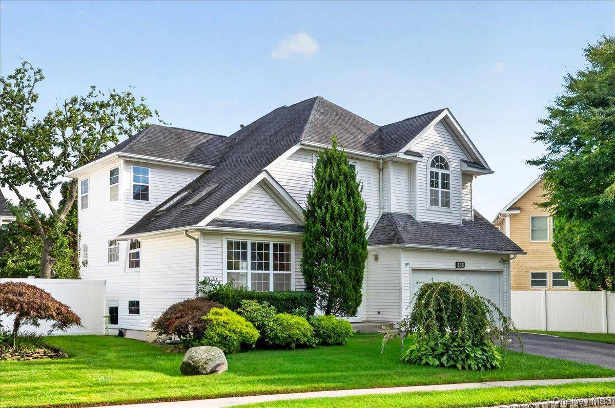 136 Cranberry CT, Melville, NY 11747