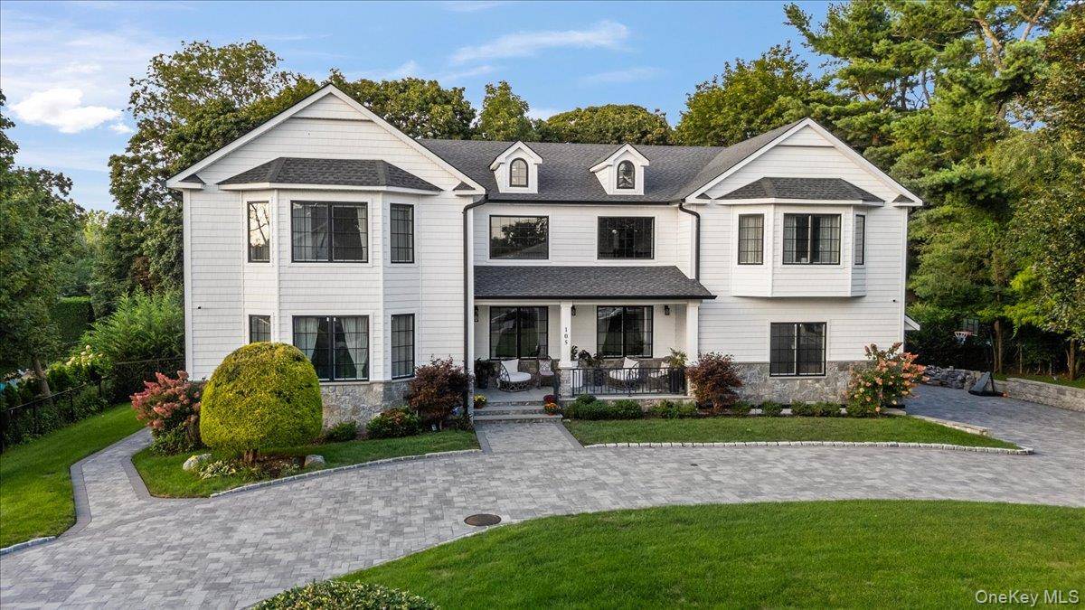 105 Woodhill LN, Manhasset, NY 11030