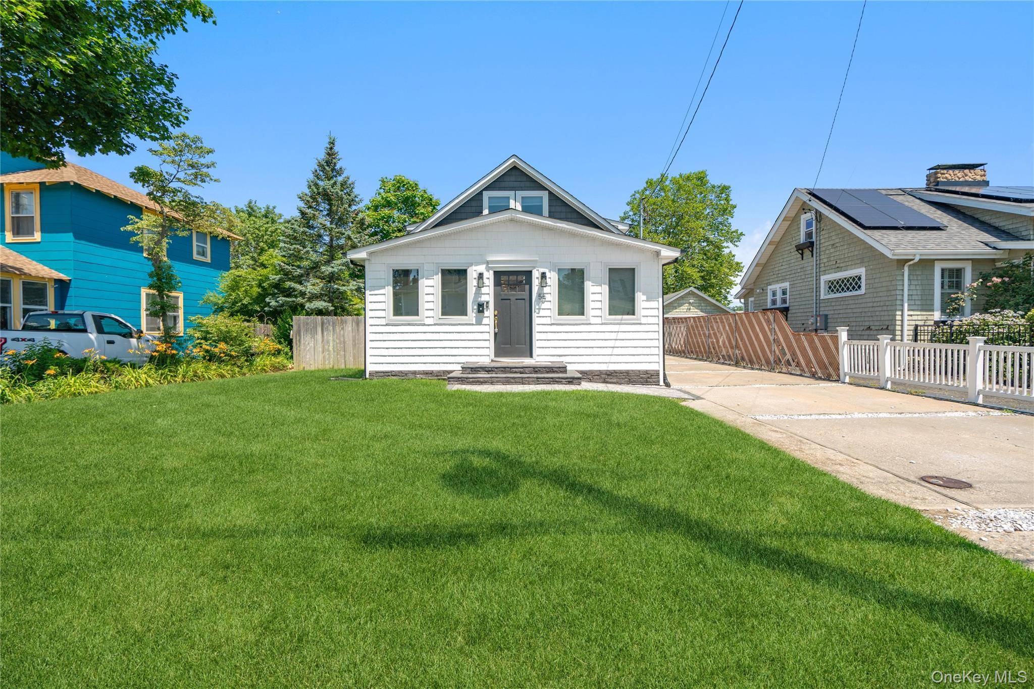55 Cleveland ST, Patchogue, NY 11772