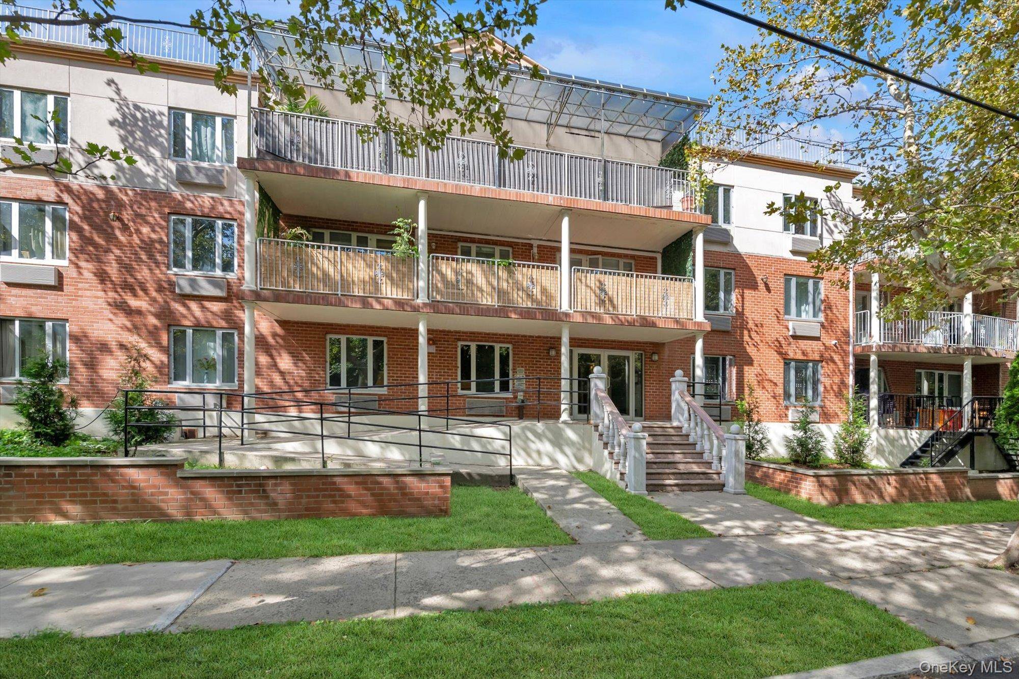 6434 Grand Central Pkwy #3G, Forest Hills, NY 11375