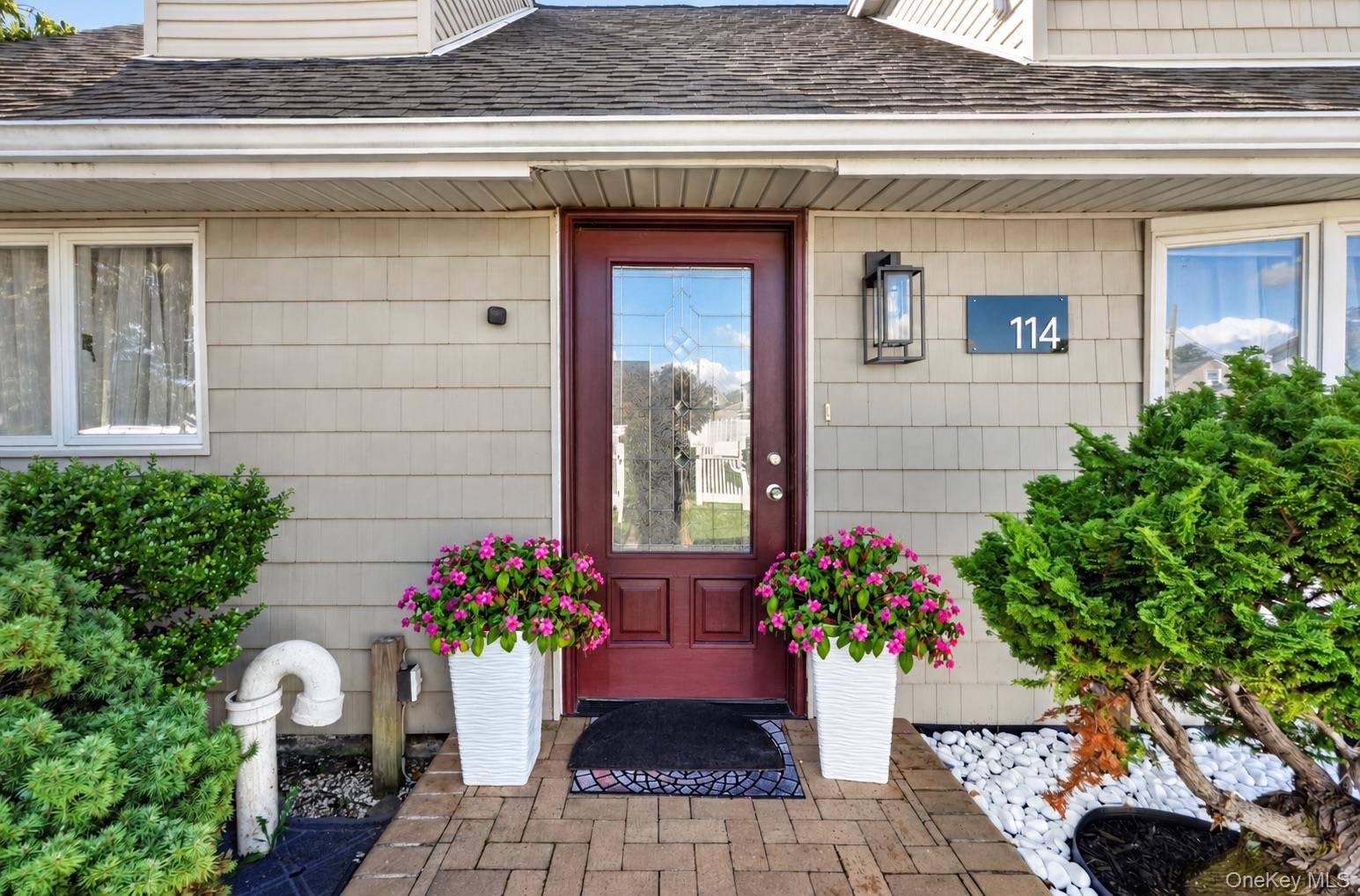 114 Southberry LN, Levittown, NY 11756