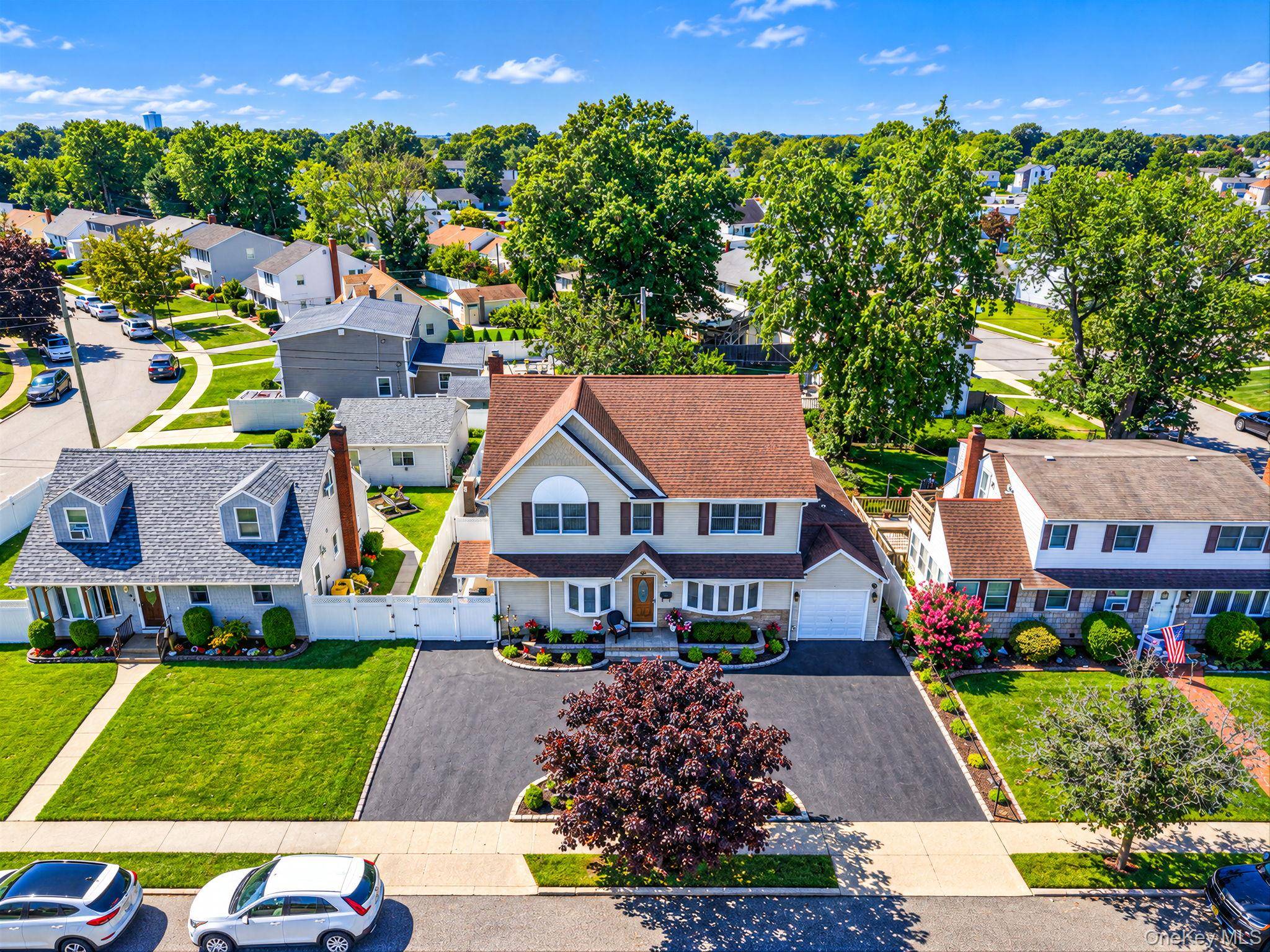 16 Salem RD, Hicksville, NY 11801