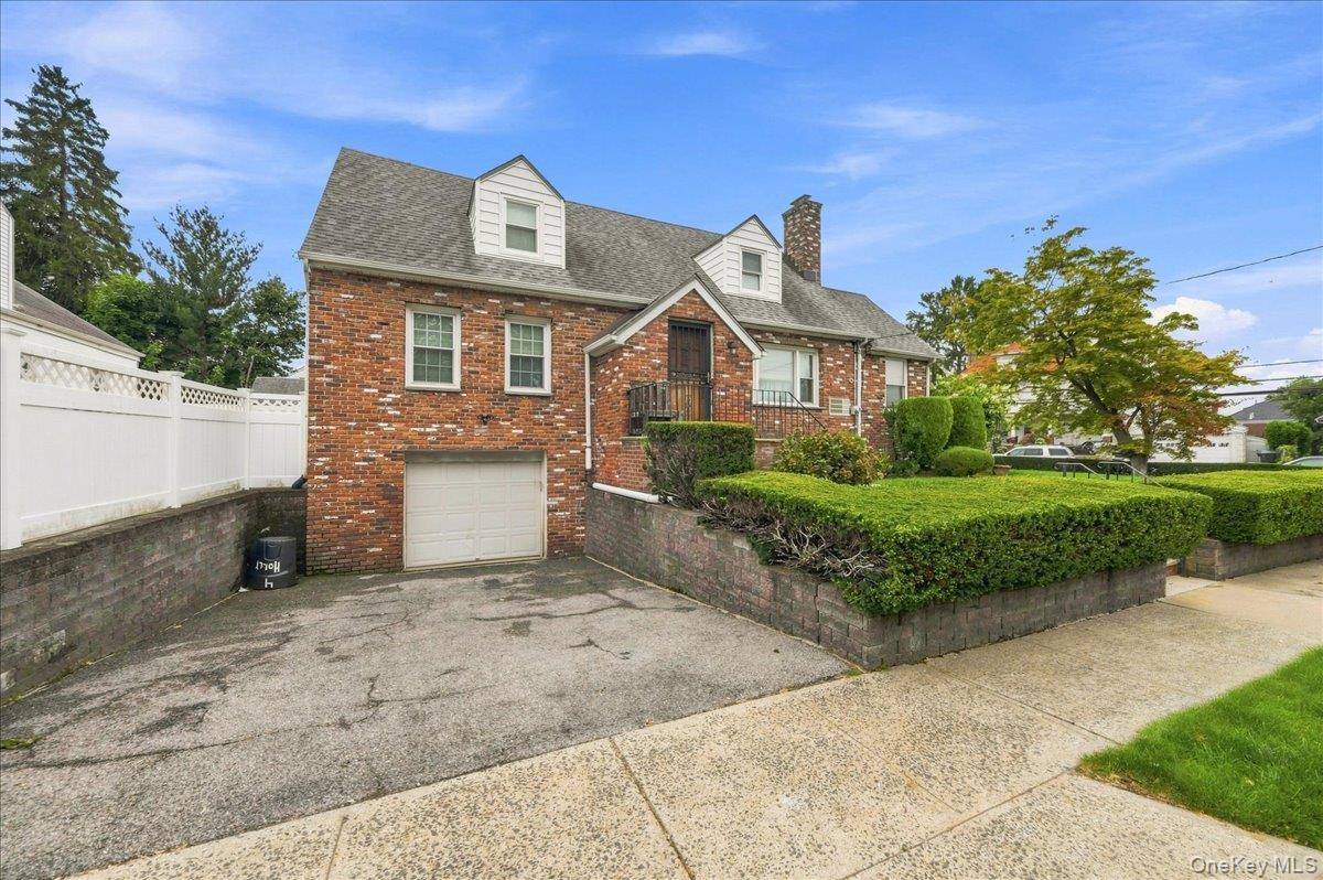 4 Holly ST, Yonkers, NY 10704