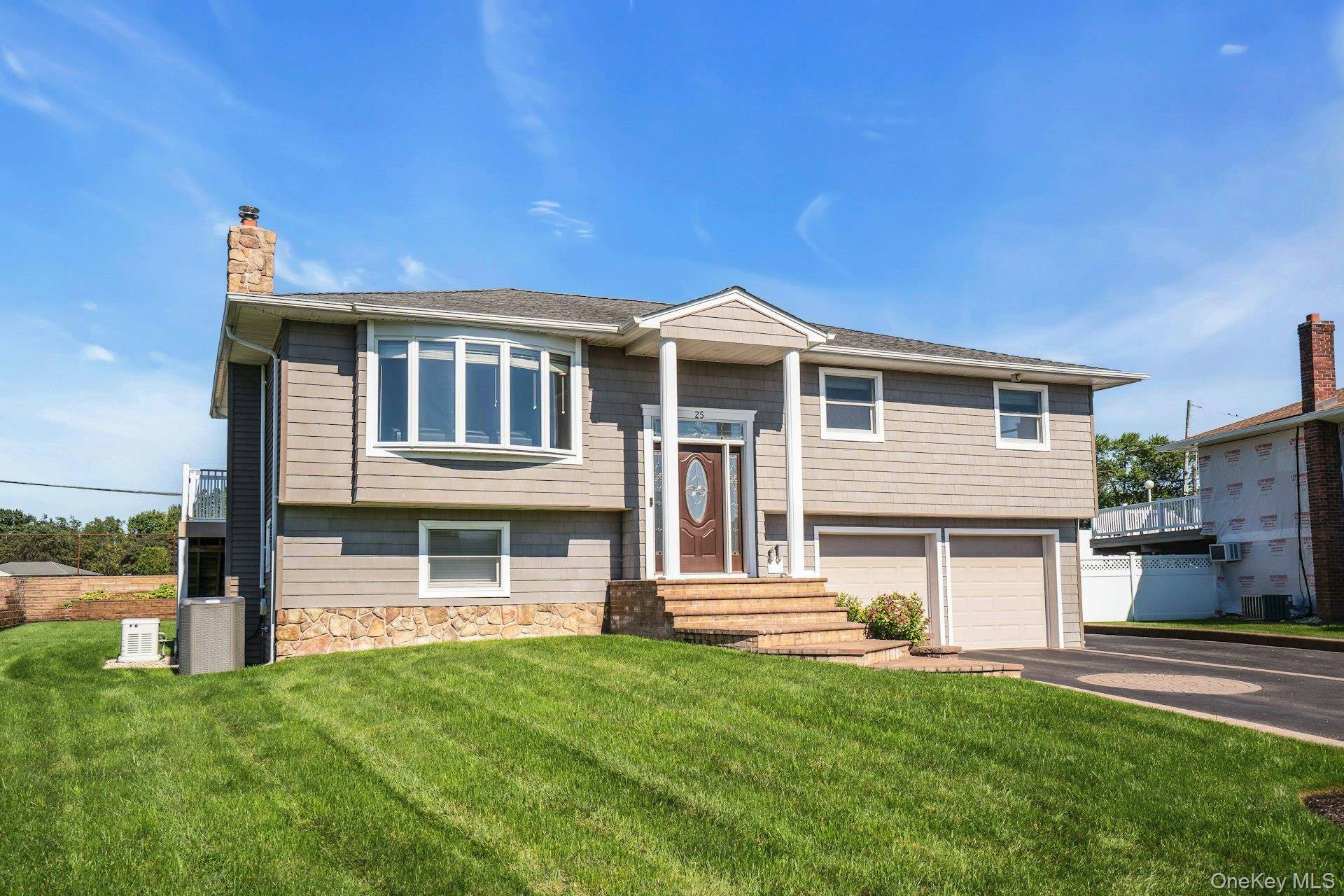 25 Heather CRES, Commack, NY 11725