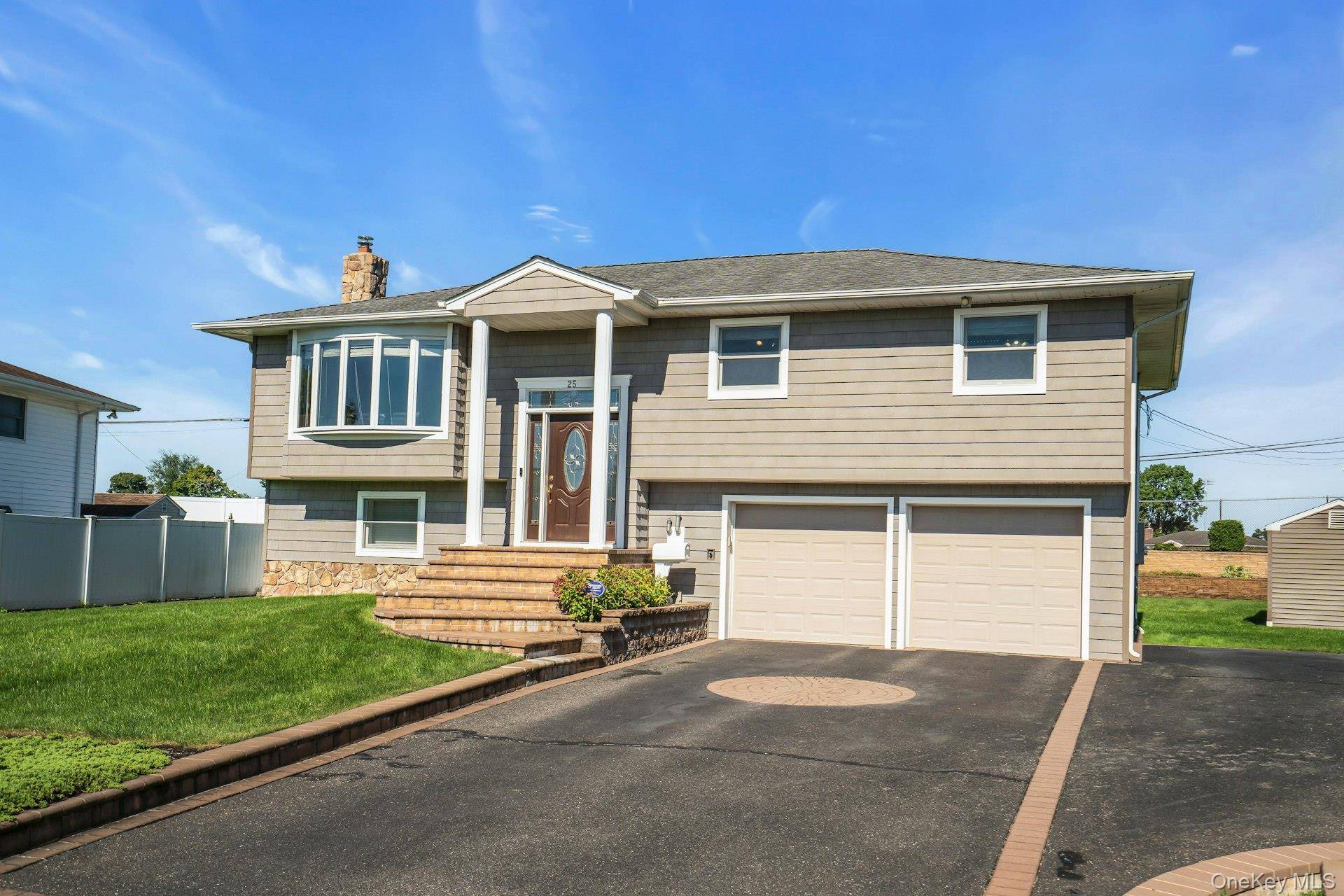 25 Heather CRES, Commack, NY 11725