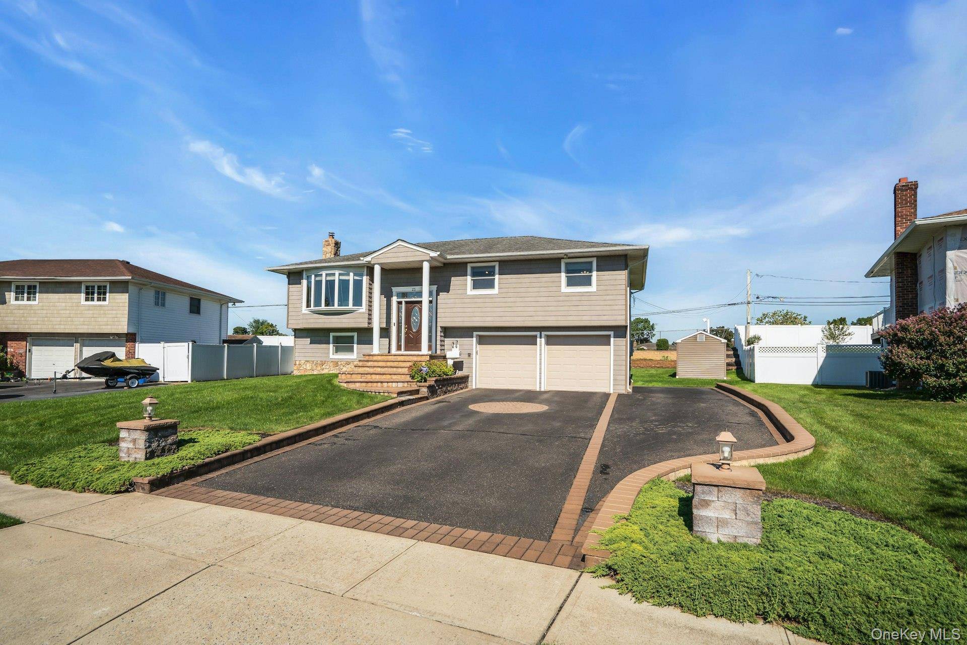 25 Heather CRES, Commack, NY 11725