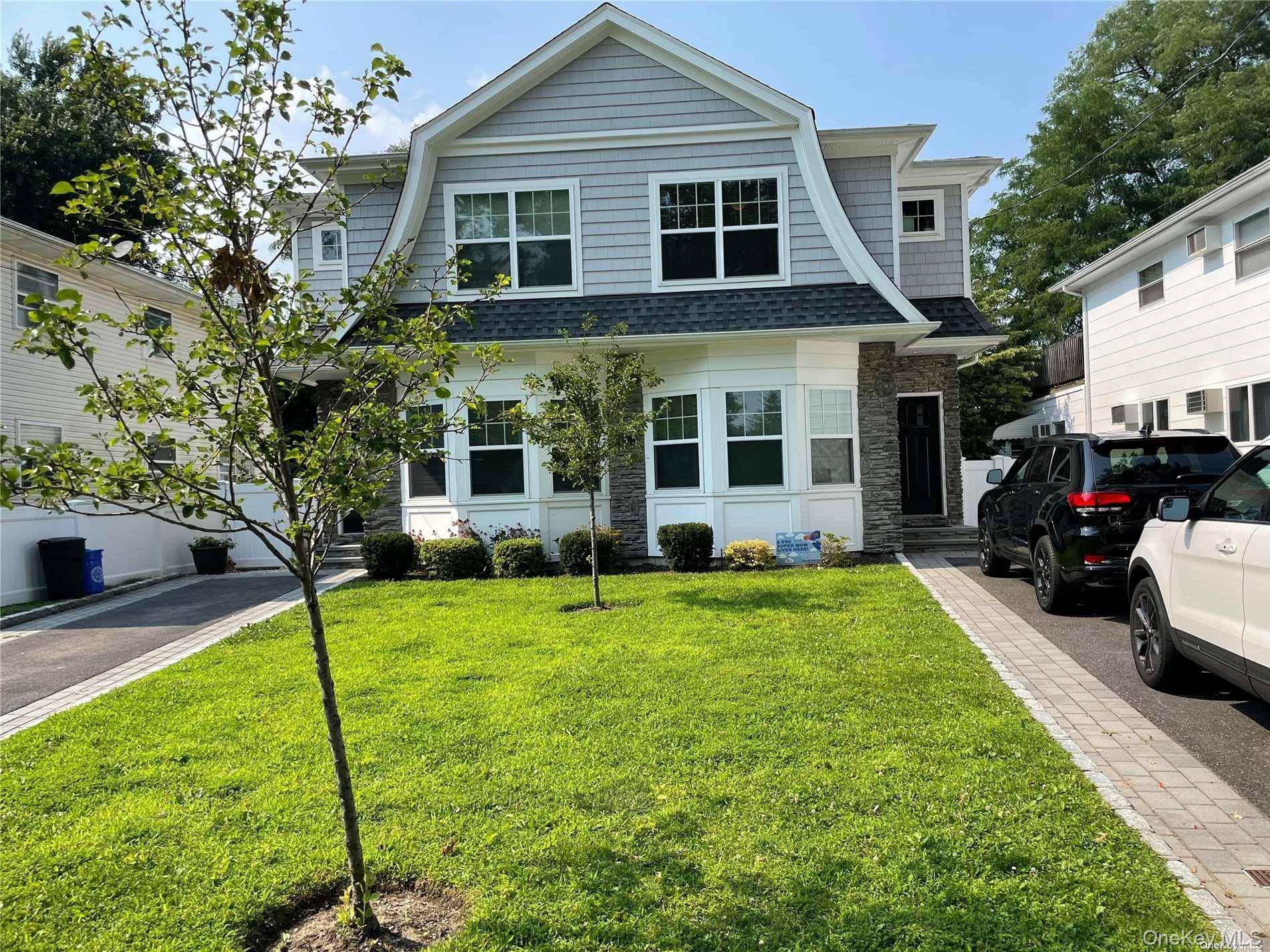 9 Mohegan AVE #A, Port Washington, NY 11050