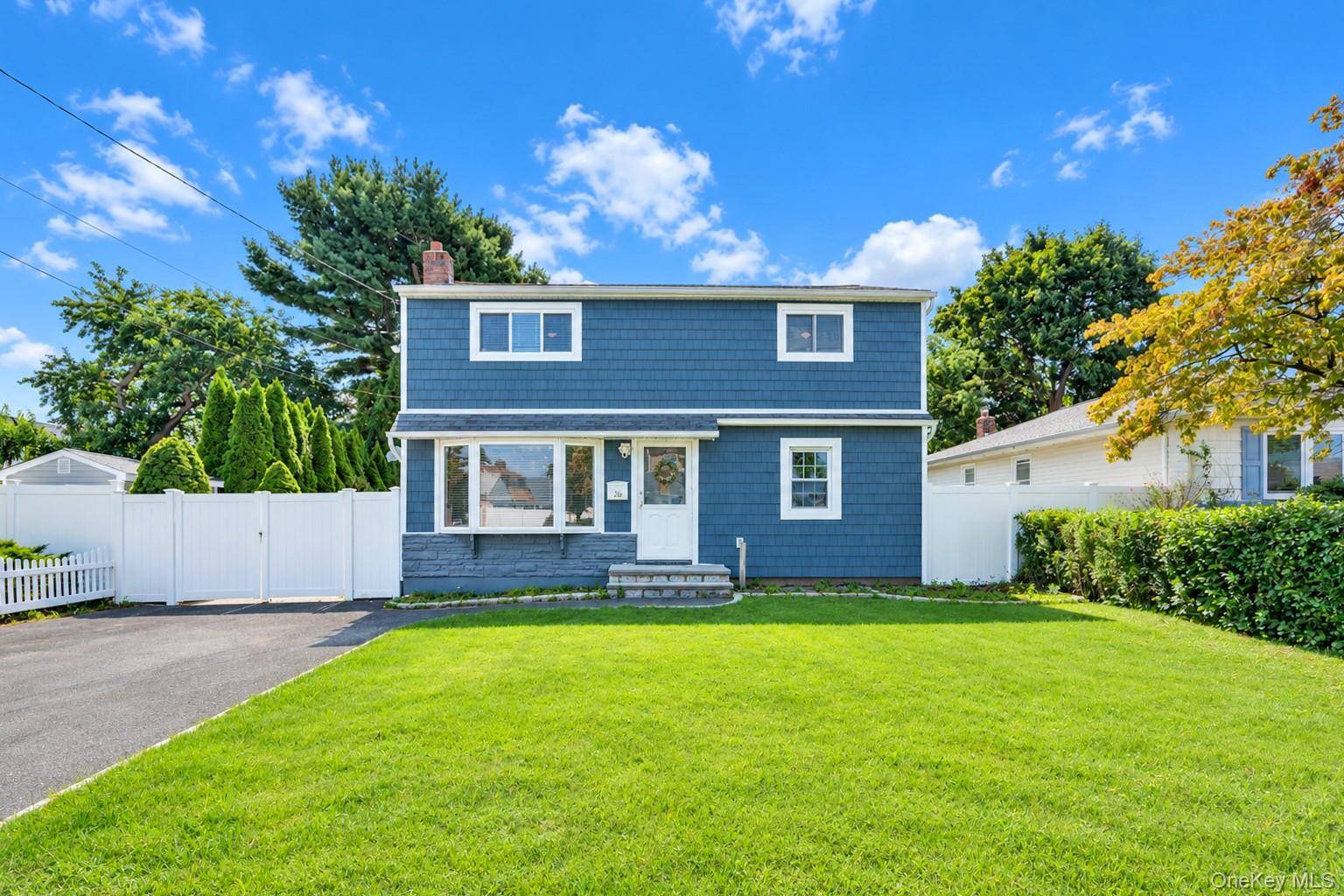 26 Michel AVE, Farmingdale, NY 11735