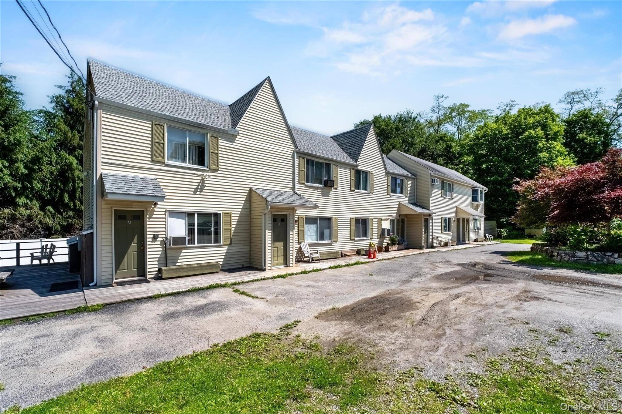 1860 E Main ST #E, Mohegan Lake, NY 10547