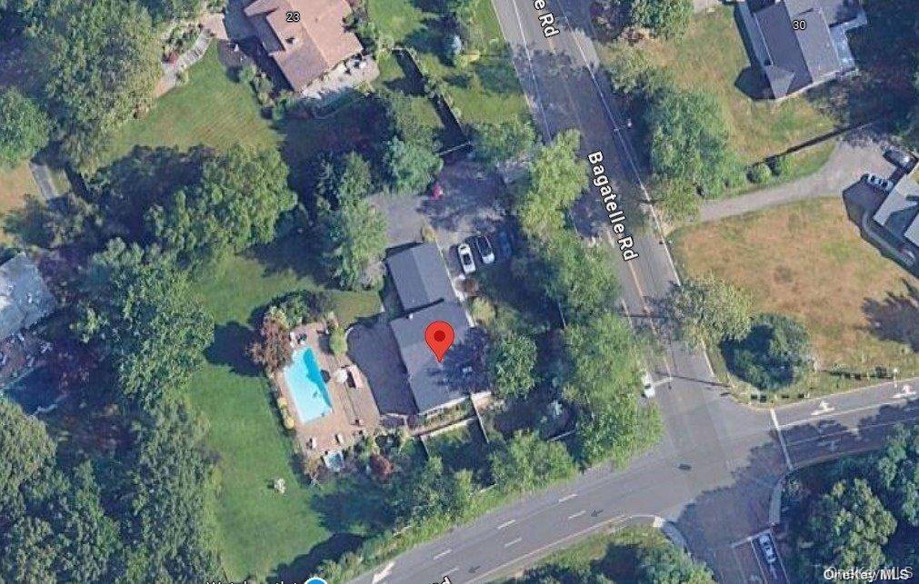 25 Bagatelle RD, Dix Hills, NY 11746