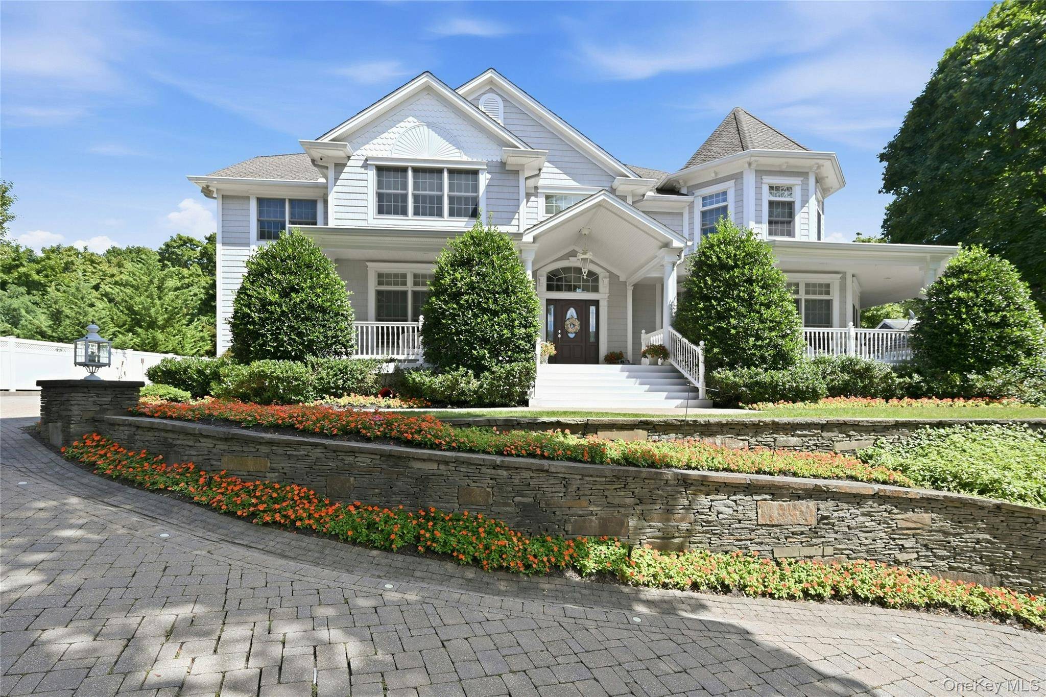3 Crescent DR, Northport, NY 11768