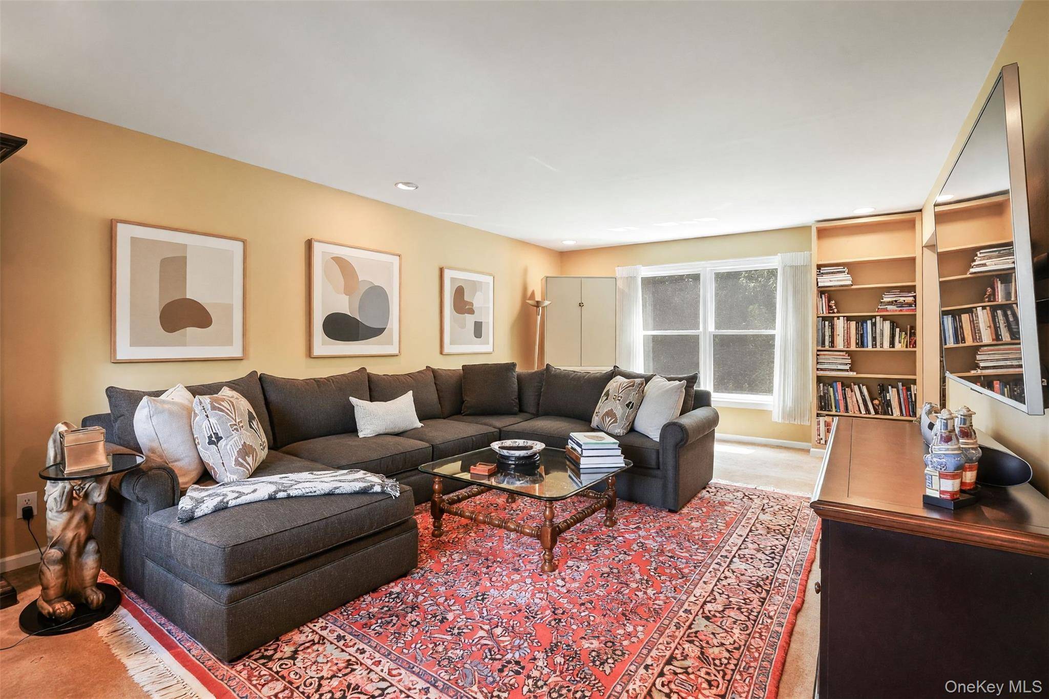 2 Magnolia DR, Rye Brook, NY 10573