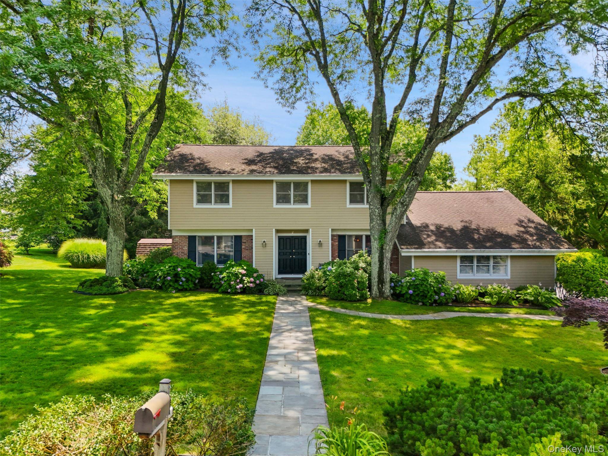 2 Magnolia DR, Rye Brook, NY 10573