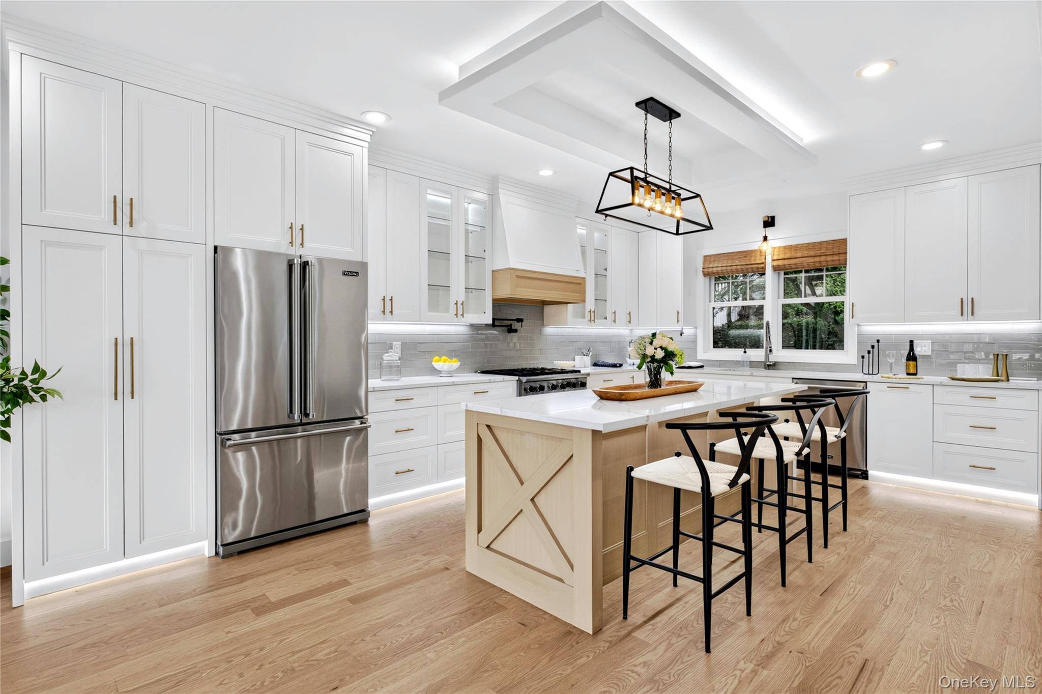 10 Chelsea DR, Port Washington, NY 11050
