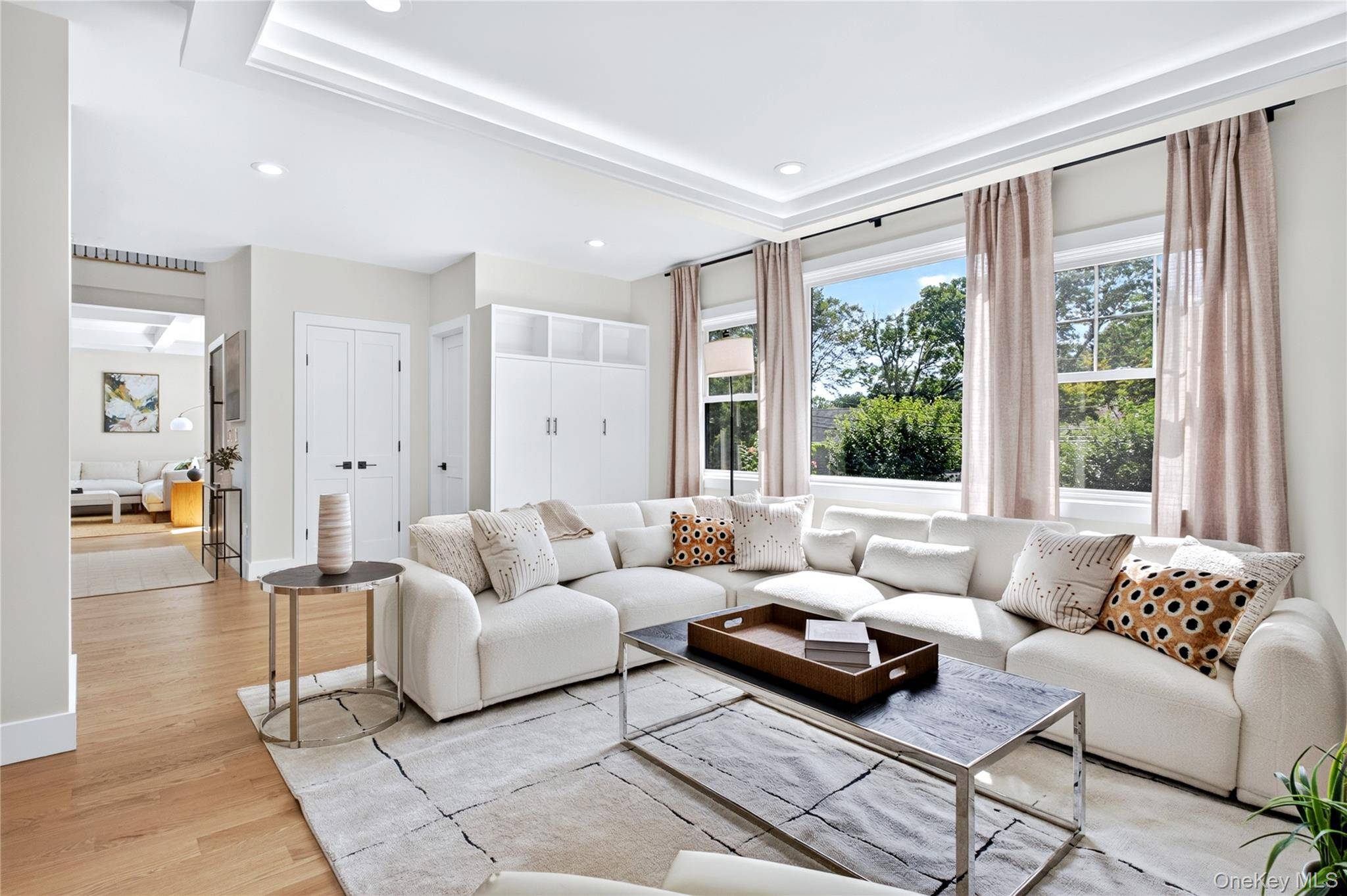 10 Chelsea DR, Port Washington, NY 11050