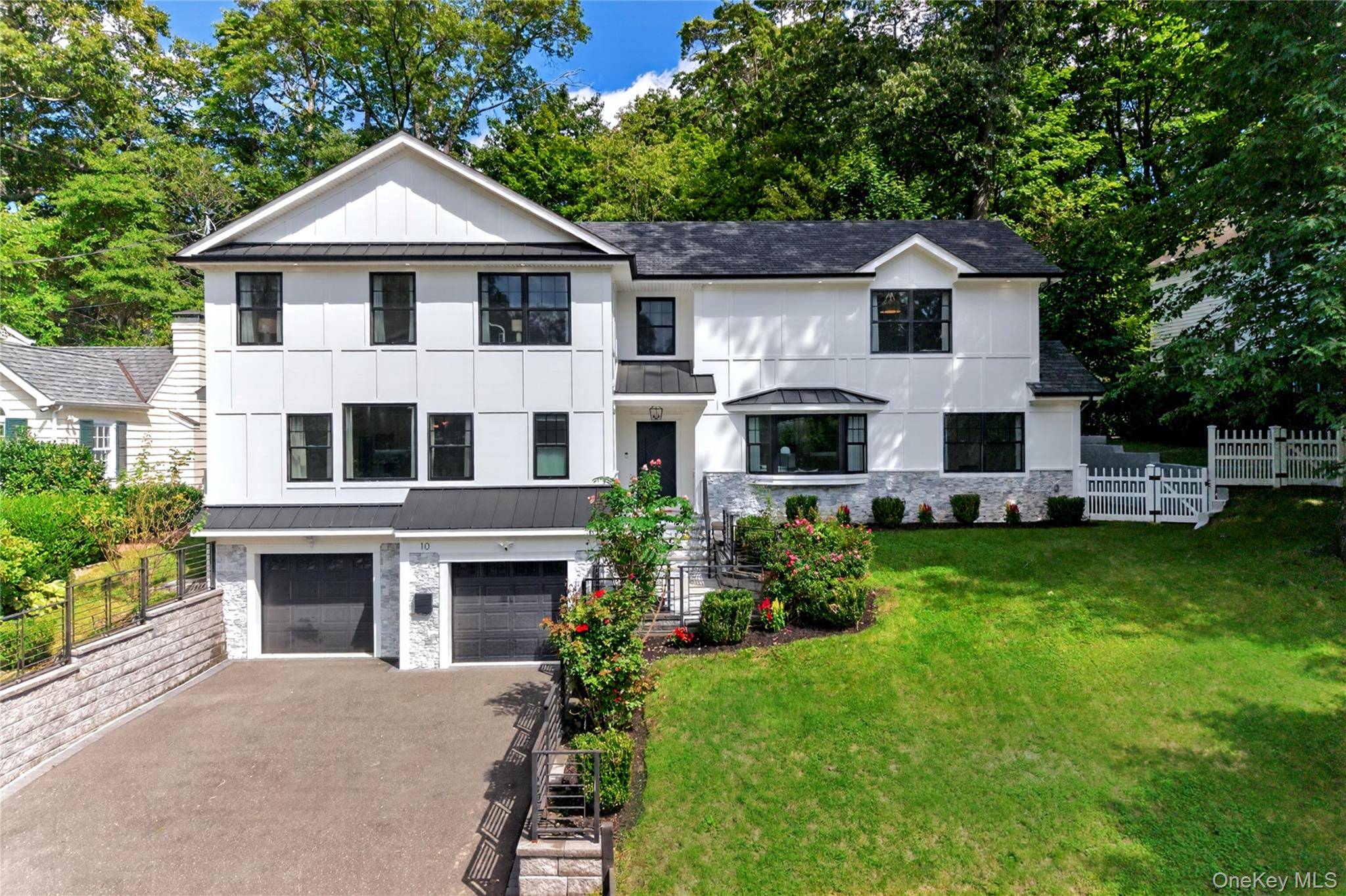 10 Chelsea DR, Port Washington, NY 11050