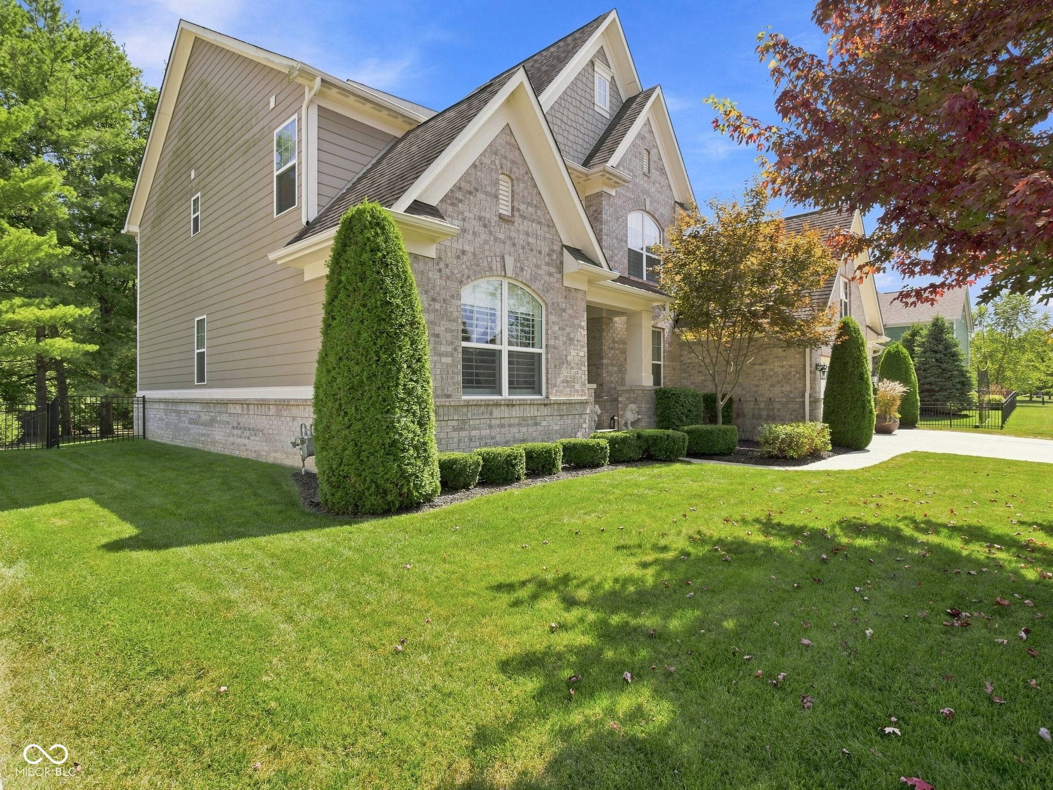 6411 Blackstone, Zionsville, IN 46077