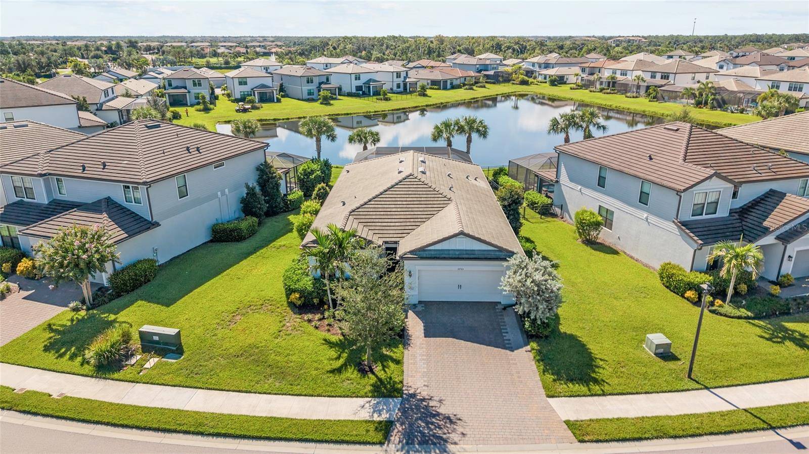 5755 BLUESTAR CT, Lakewood Ranch, FL 34211