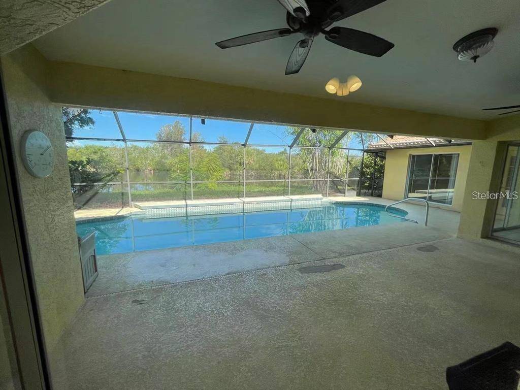494 LAKE OF THE WOODS DR, Venice, FL 34293