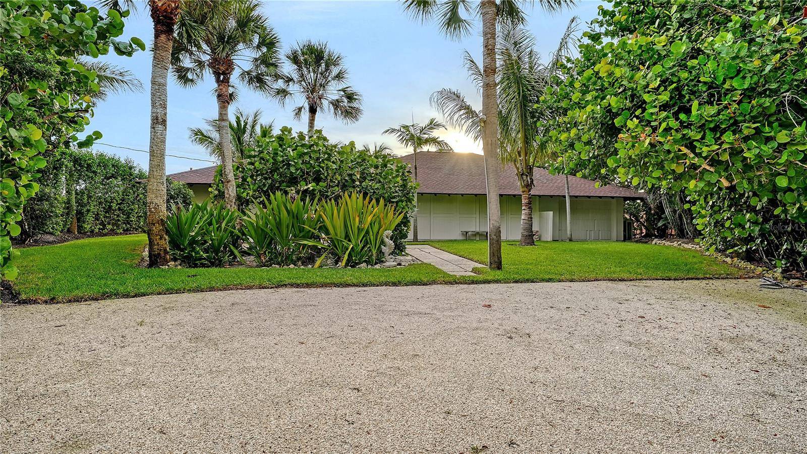 2417 CASEY KEY RD, Nokomis, FL 34275
