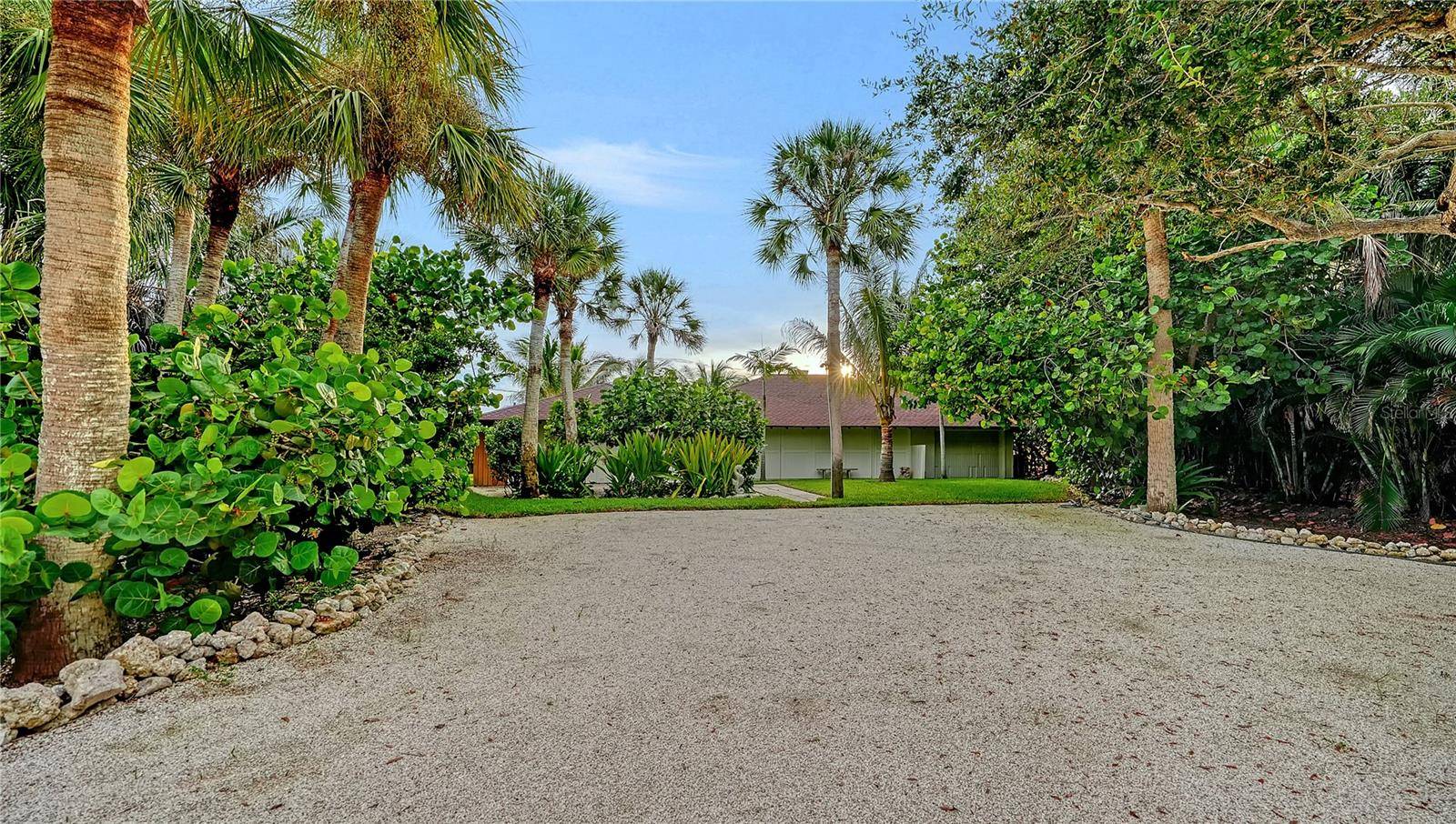2417 CASEY KEY RD, Nokomis, FL 34275