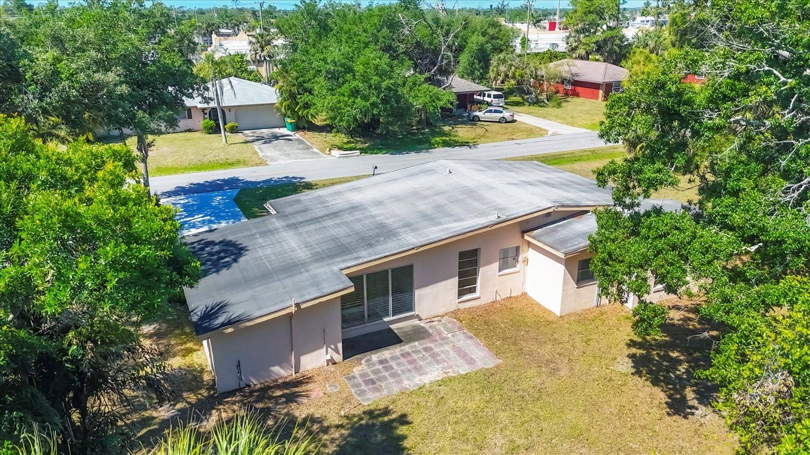 2538 LAKESHORE CIR, Port Charlotte, FL 33952
