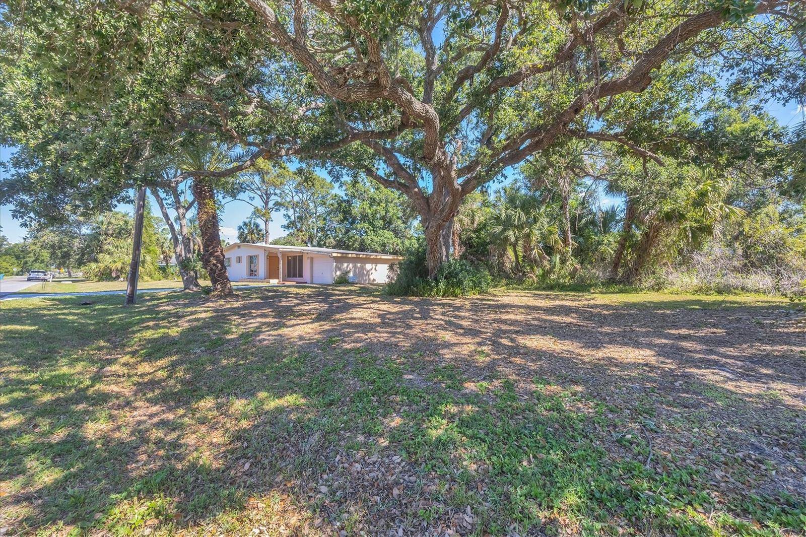 2538 LAKESHORE CIR, Port Charlotte, FL 33952