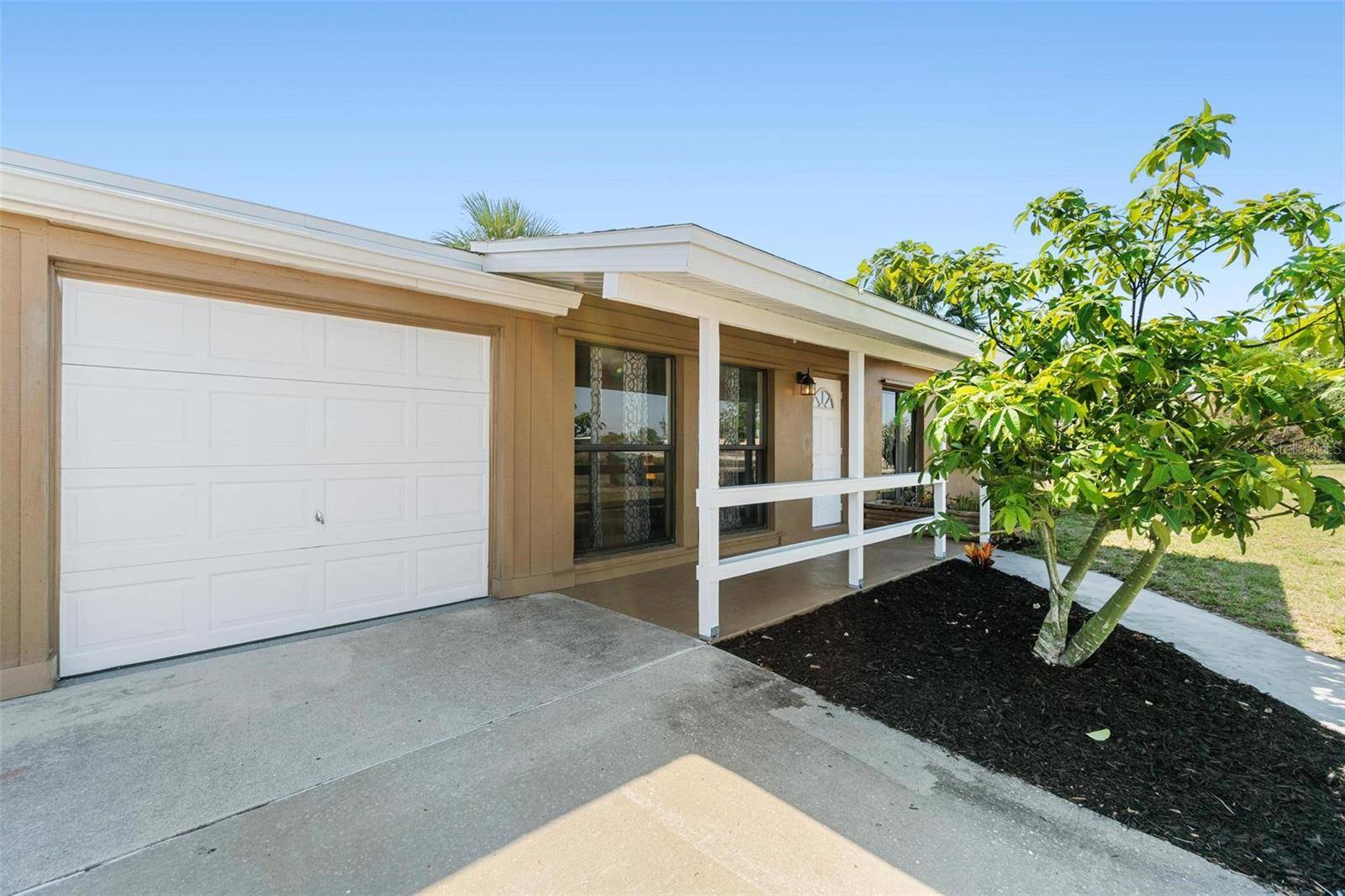 3074 BROADPOINT DR, Punta Gorda, FL 33983