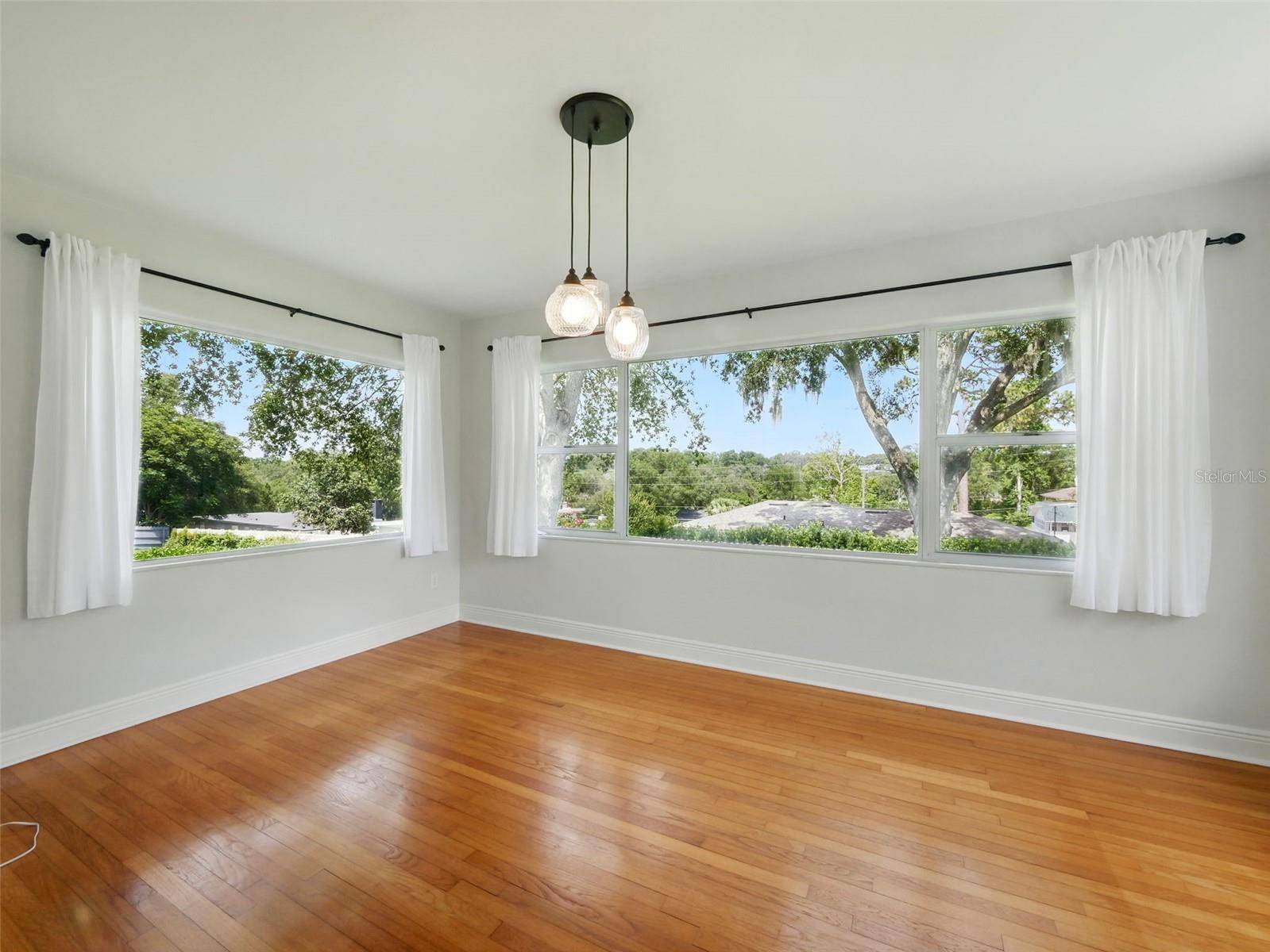 1426 CRESTVIEW DR, Mount Dora, FL 32757
