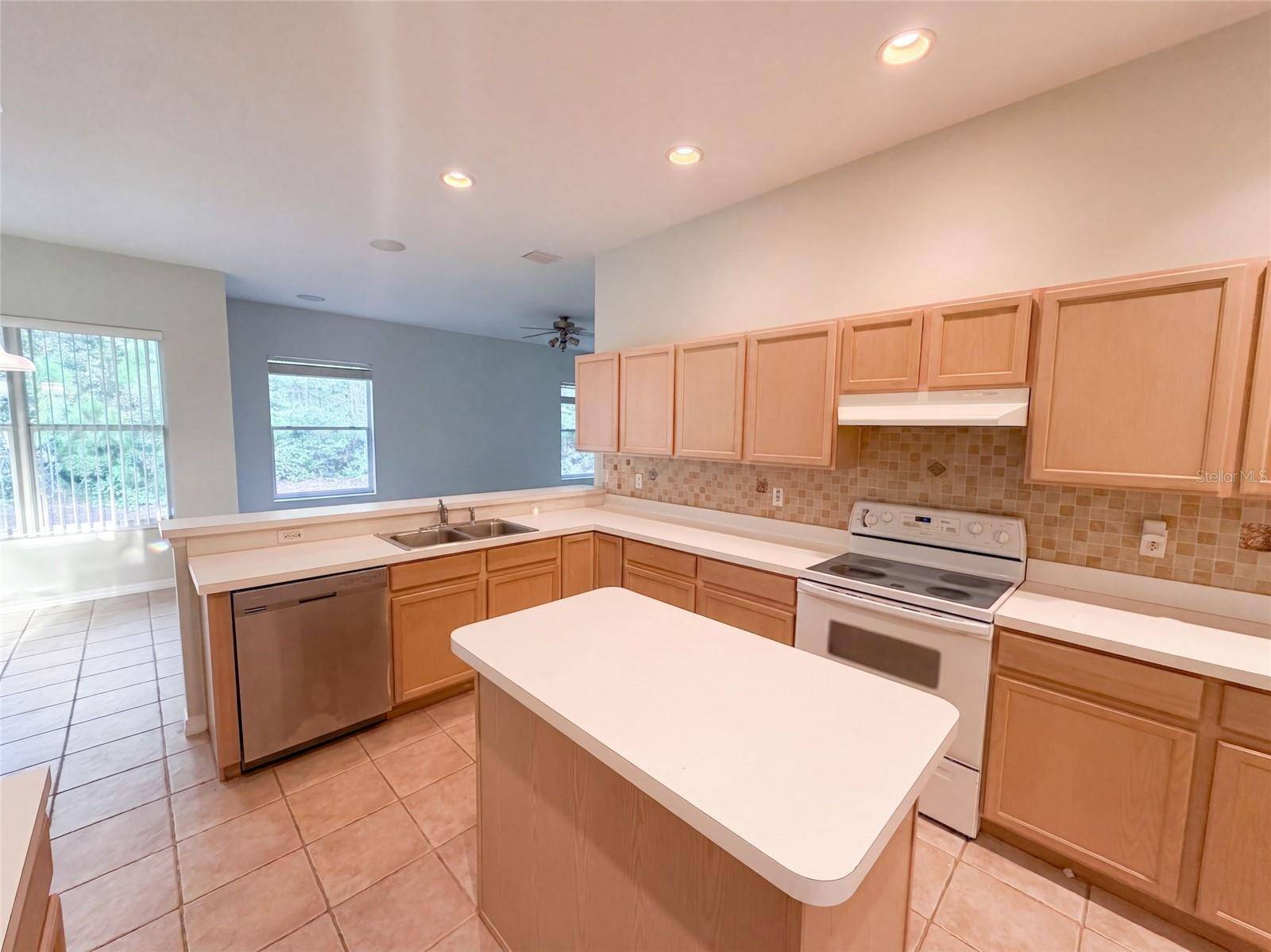 27 RUSSMAN LN, Palm Coast, FL 32164