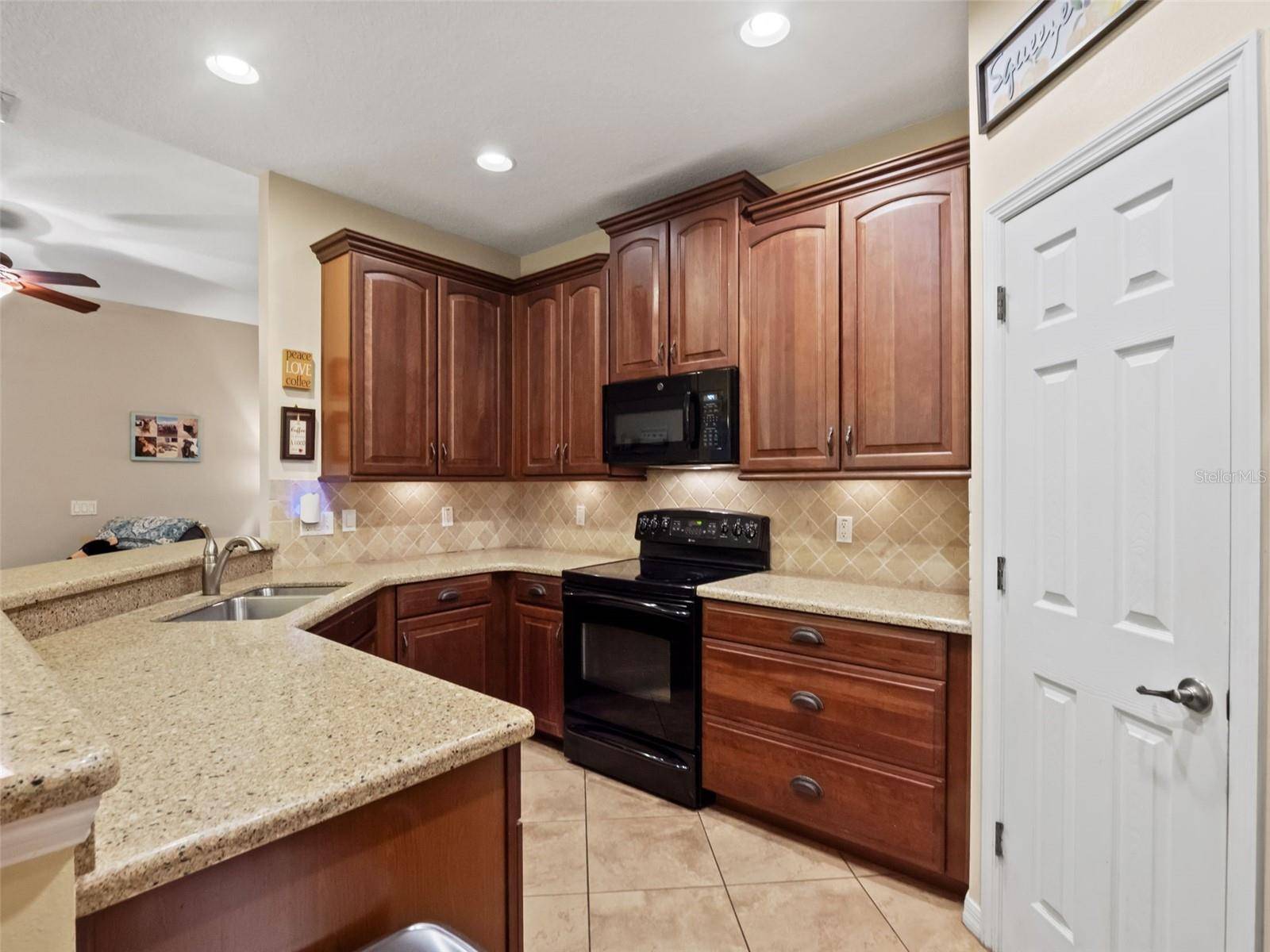 2137 VELVET LEAF DR, Ocoee, FL 34761