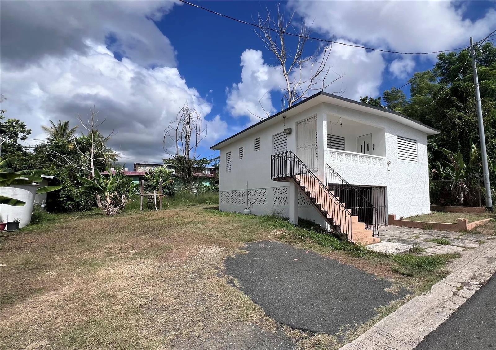 AO - 28 interior URB REPARTO VALENCIA, Bayamon, PR 00958
