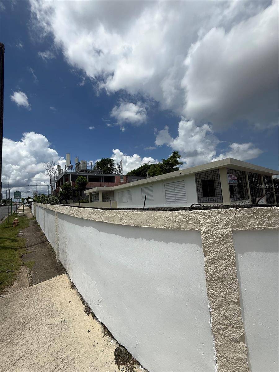 24 AVE LAUREL, Bayamon, PR 00956