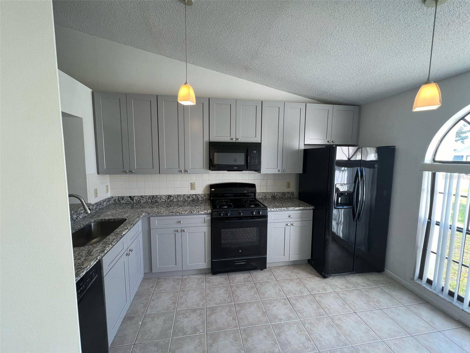 3160 SMOKE SIGNAL CIR, Kissimmee, FL 34746