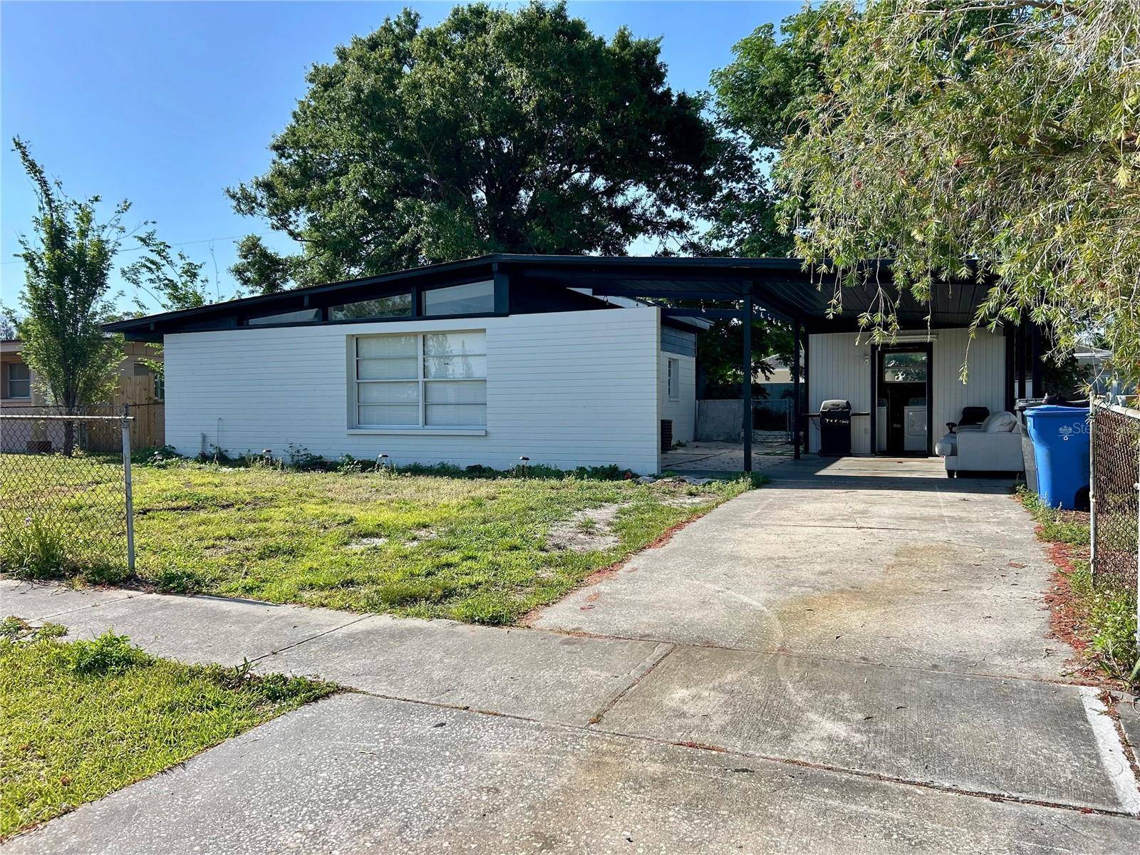 7615 LAVENDER LN, Tampa, FL 33619