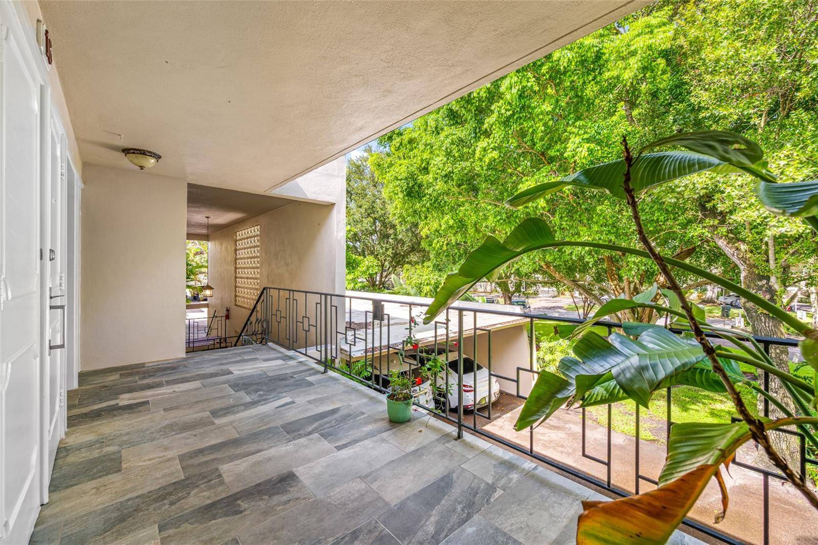 16 COUNTRY CLUB DR #16, Largo, FL 33771