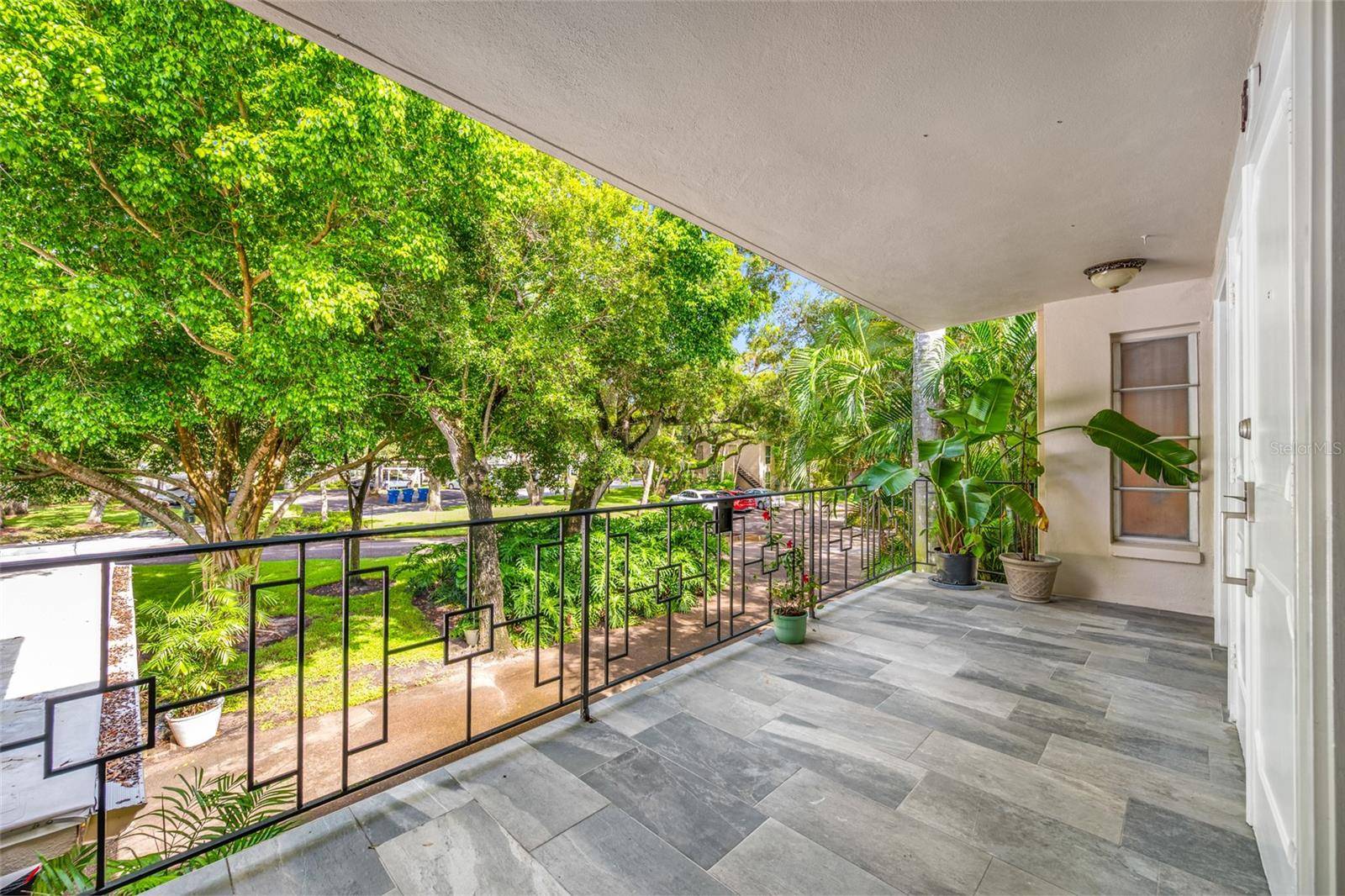 16 COUNTRY CLUB DR #16, Largo, FL 33771